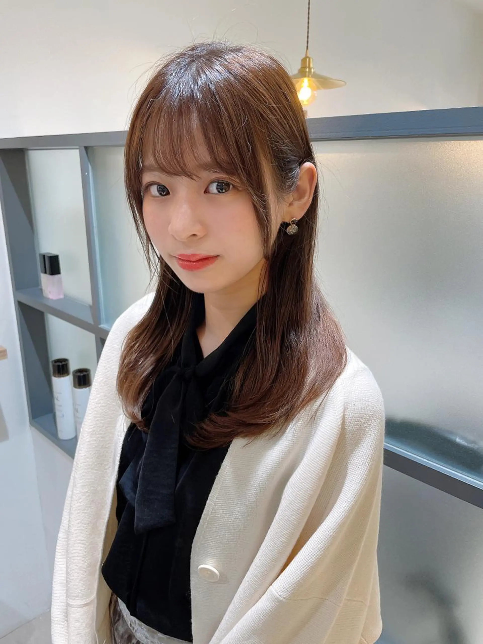 ミディアム カラー アッシュ ベージュカラー ブリーチ ケアブリーチ ダブルカラー 宮澤  タケル ミディアムヘアのヘアスタイル