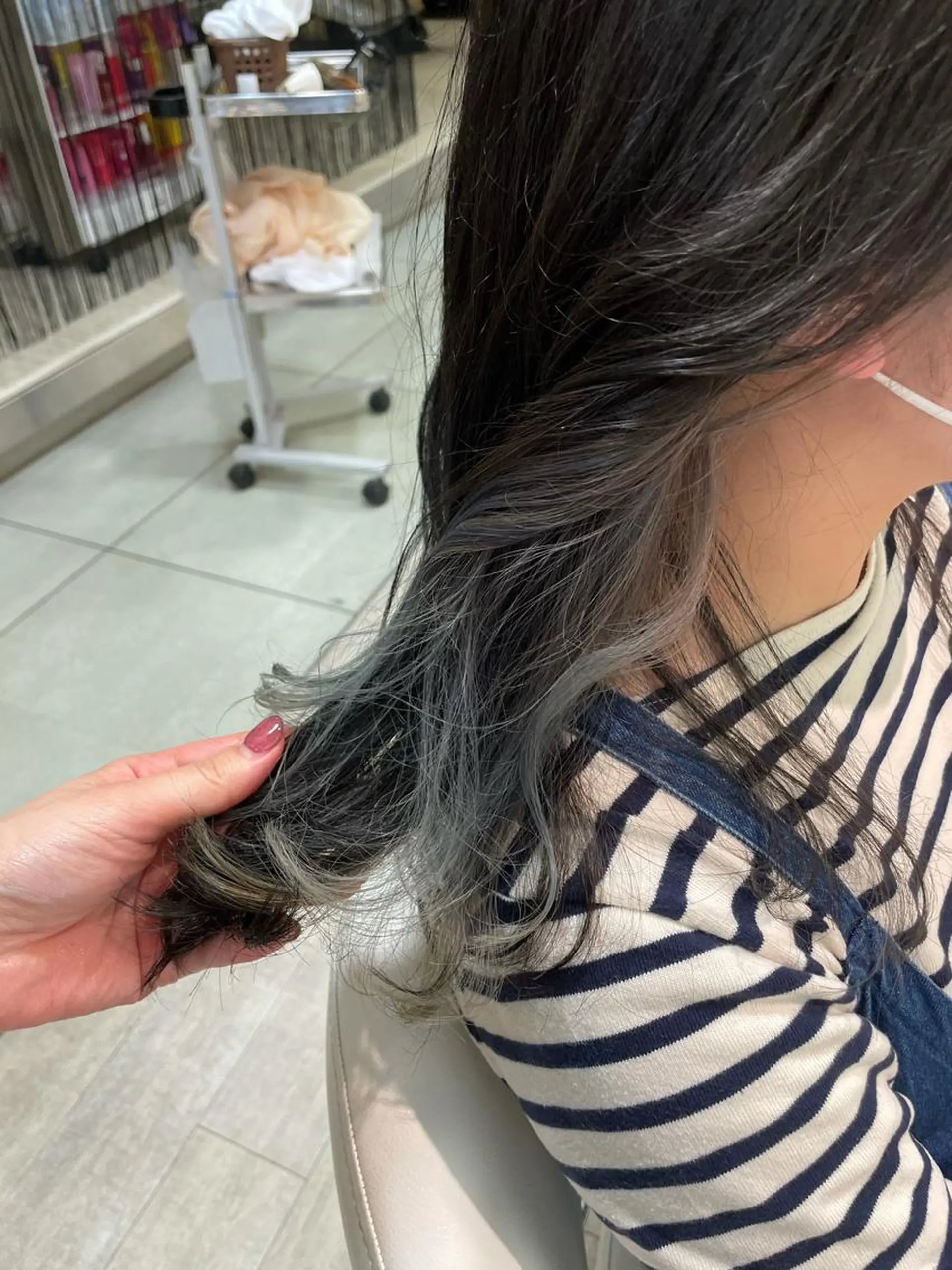 セミロング カラー アッシュ ダークアッシュ シルバー シルバーアッシュ カット ヘアカラー 松佐 ゆかりのヘアスタイル