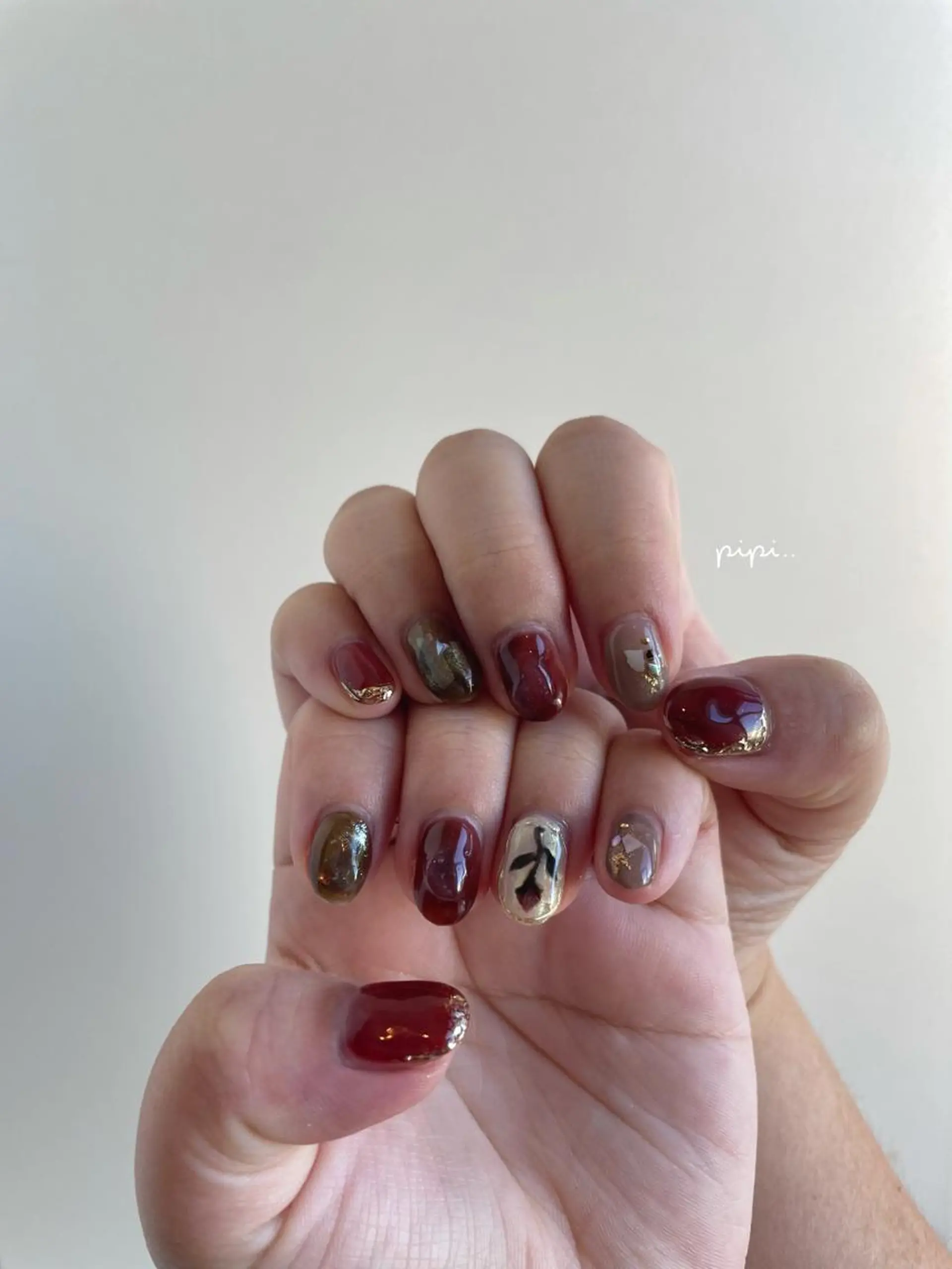 ショート ネイル ブラウン 赤色 pipi..所属・pipi ..のネイルデザイン