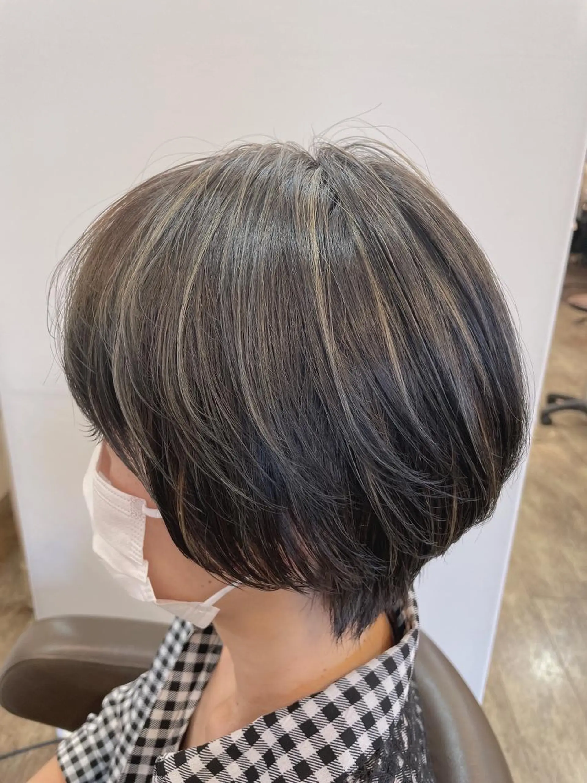 ショート カラー ハイライトカラー シルバー ハイライト ヘアカラー 尚平 40代からの 髪質改善専門のその他イメージ