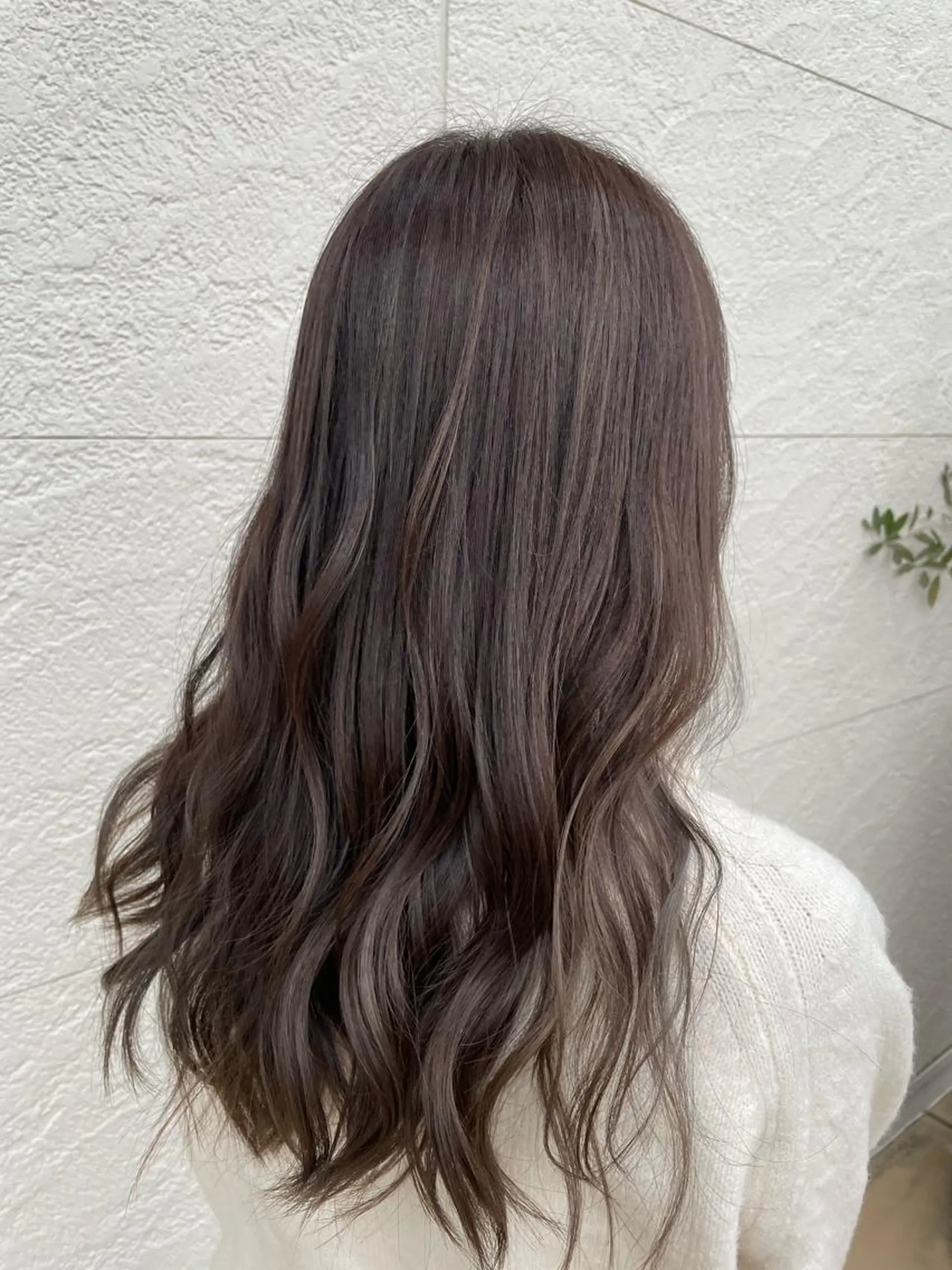 ロング カラー グレージュ ヘアカラー トリートメント 鵜飼 真伍のヘアスタイル