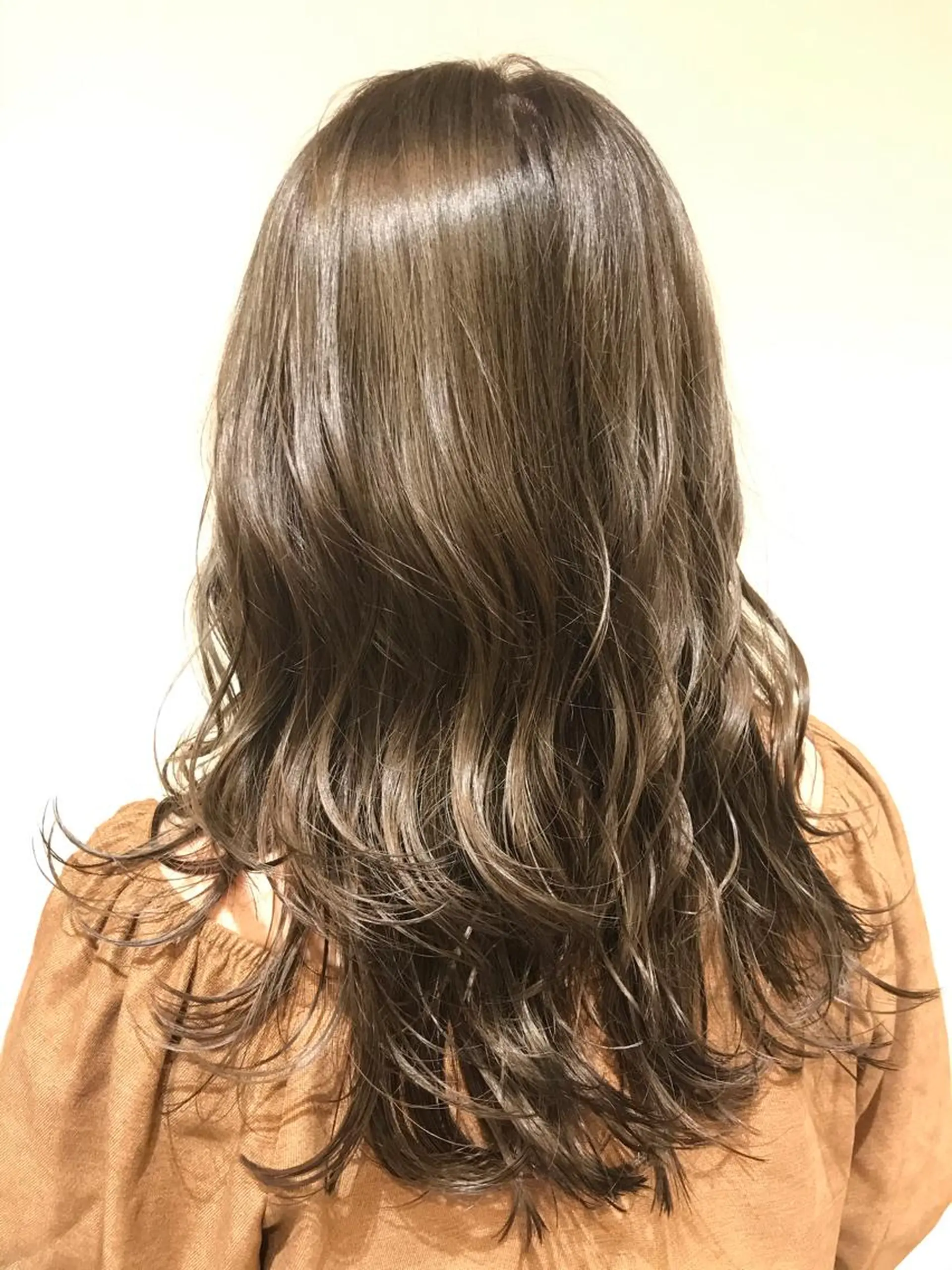 ロング カラー ベージュカラー オリーブベージュ 限定クーポン 💕大量更新ブリーチのヘアスタイル