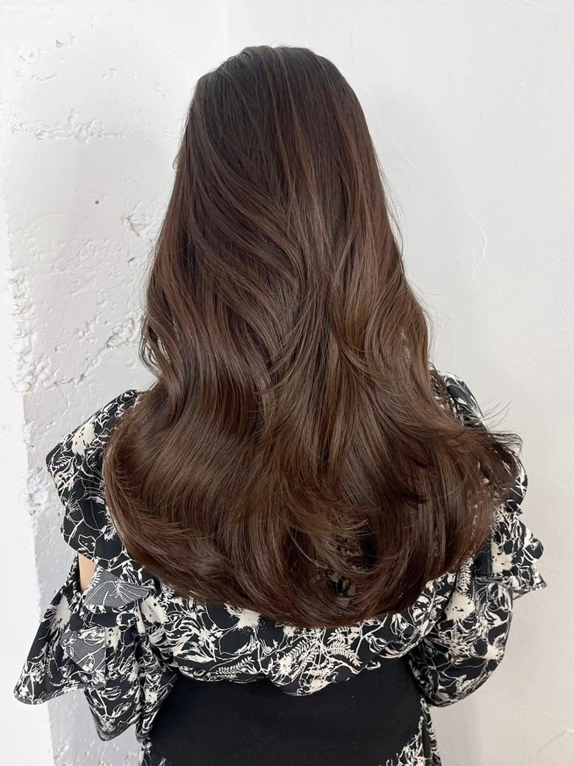 カラー セミロング ベージュカラー オリーブベージュ レイヤーカット カット ヘアカラー トリートメント ITbyALBUM 中野店のヘアスタイル