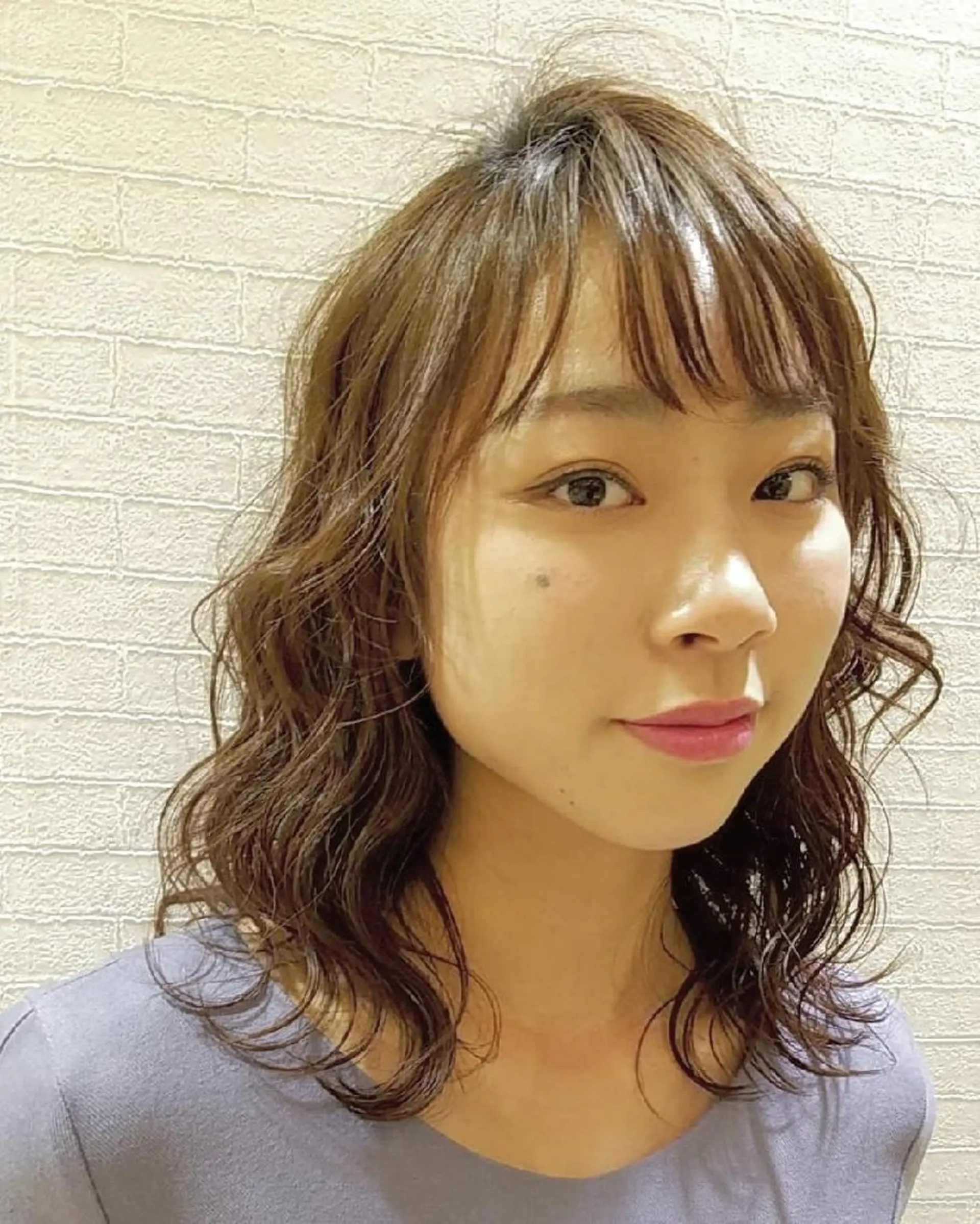 セミロング 外ハネヘア ブリーチ・ハイトーン 特化🎉内山のヘアスタイル