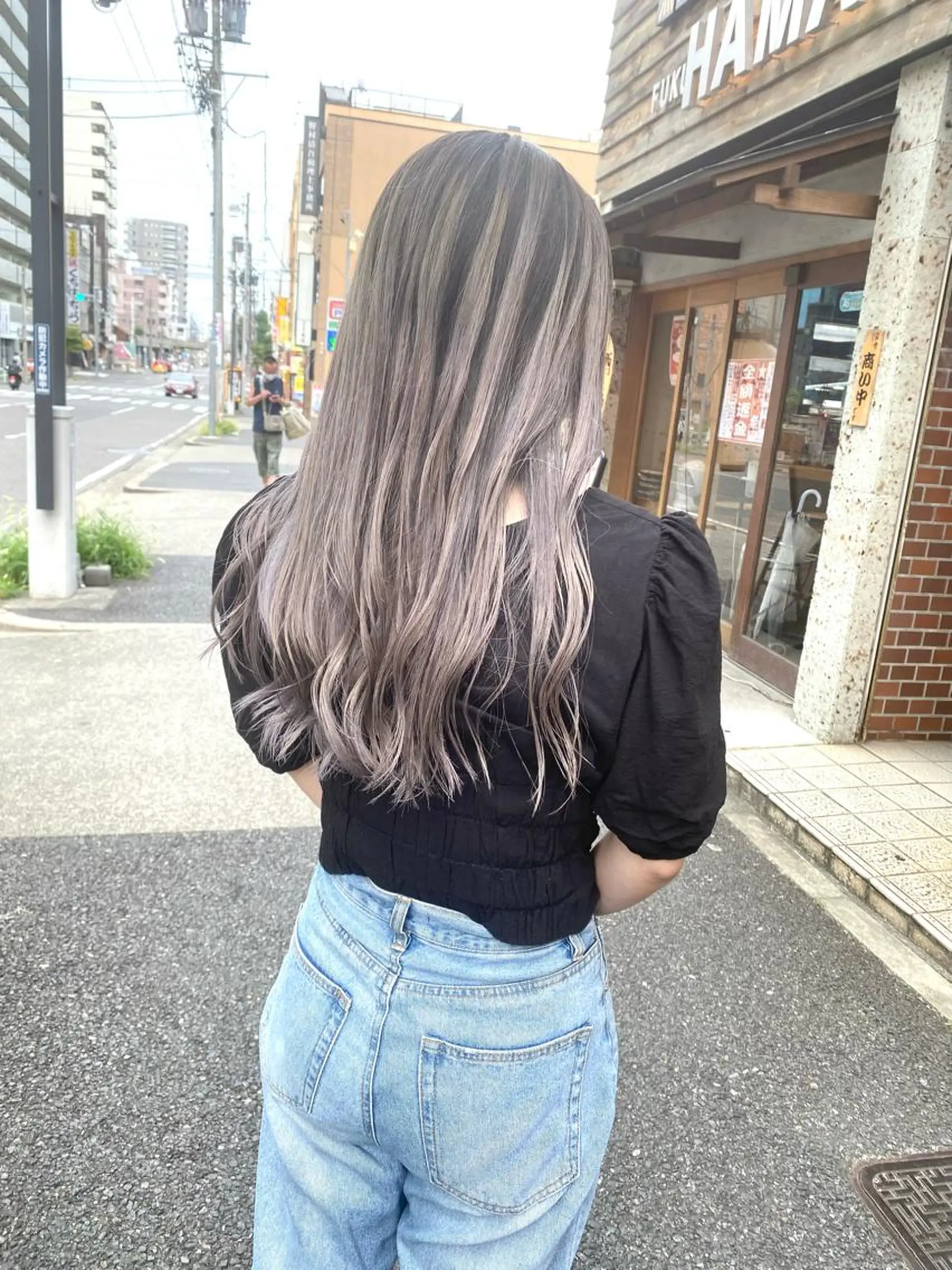 ロング カラー バレイヤージュ ブリーチ シルバー ホワイトシルバー レイヤーカット 🍀透明感抜群🍀/ ハイトーンカラーのヘアスタイル