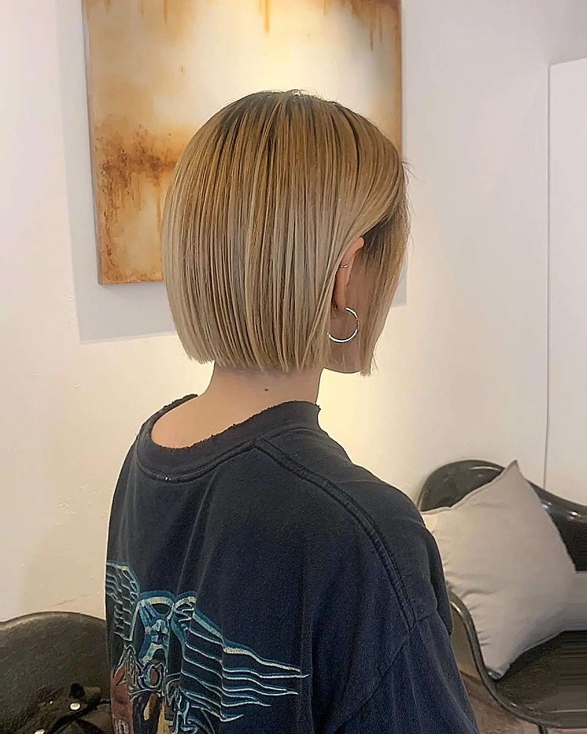 ショート カラー ブリーチ ボブ カット ヘアカラー トリートメント ウルフレイヤーカット /チヒロのヘアスタイル