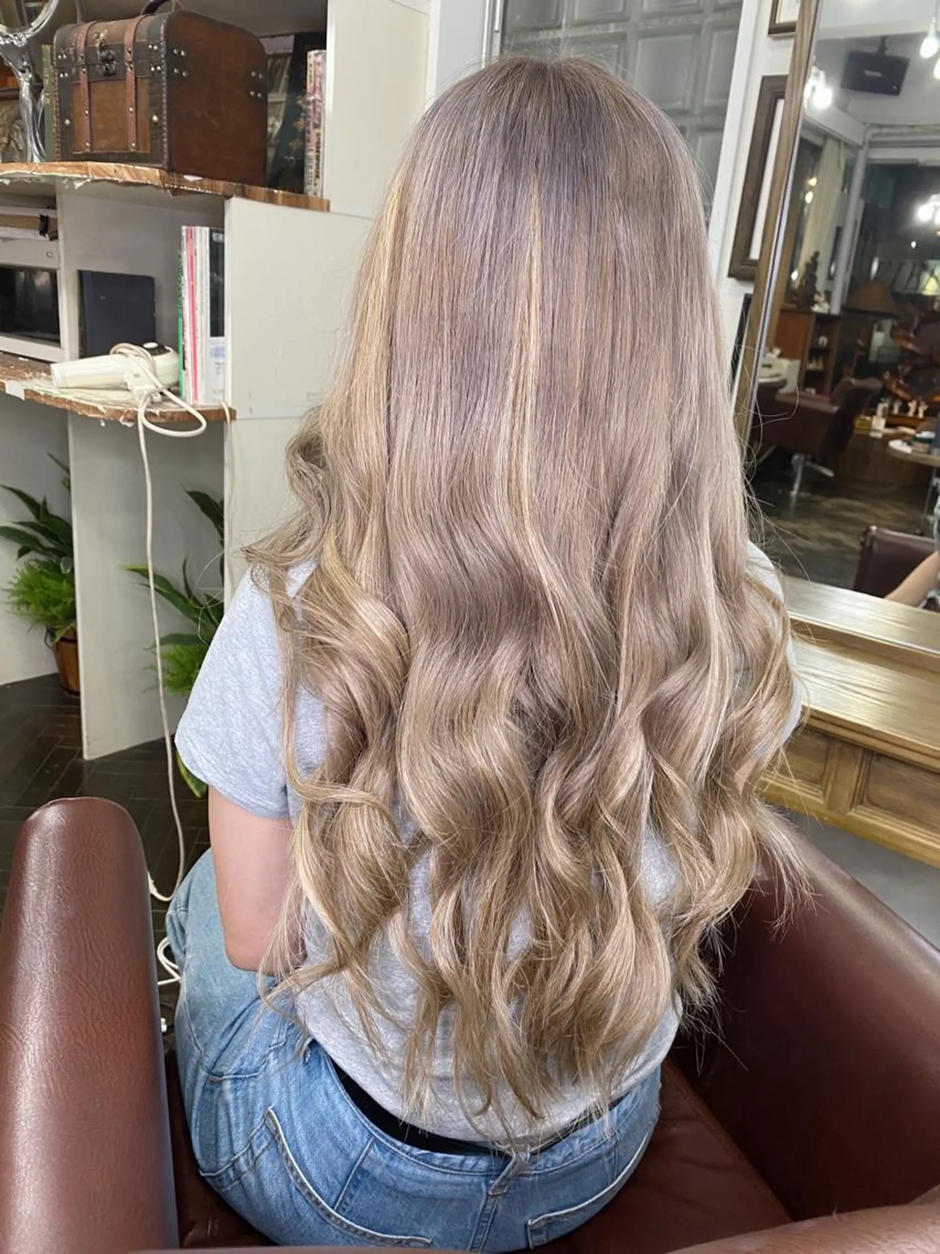 ロング カラー ハイトーンカラー モモカ/ハイトーン /バレイヤージュのヘアスタイル