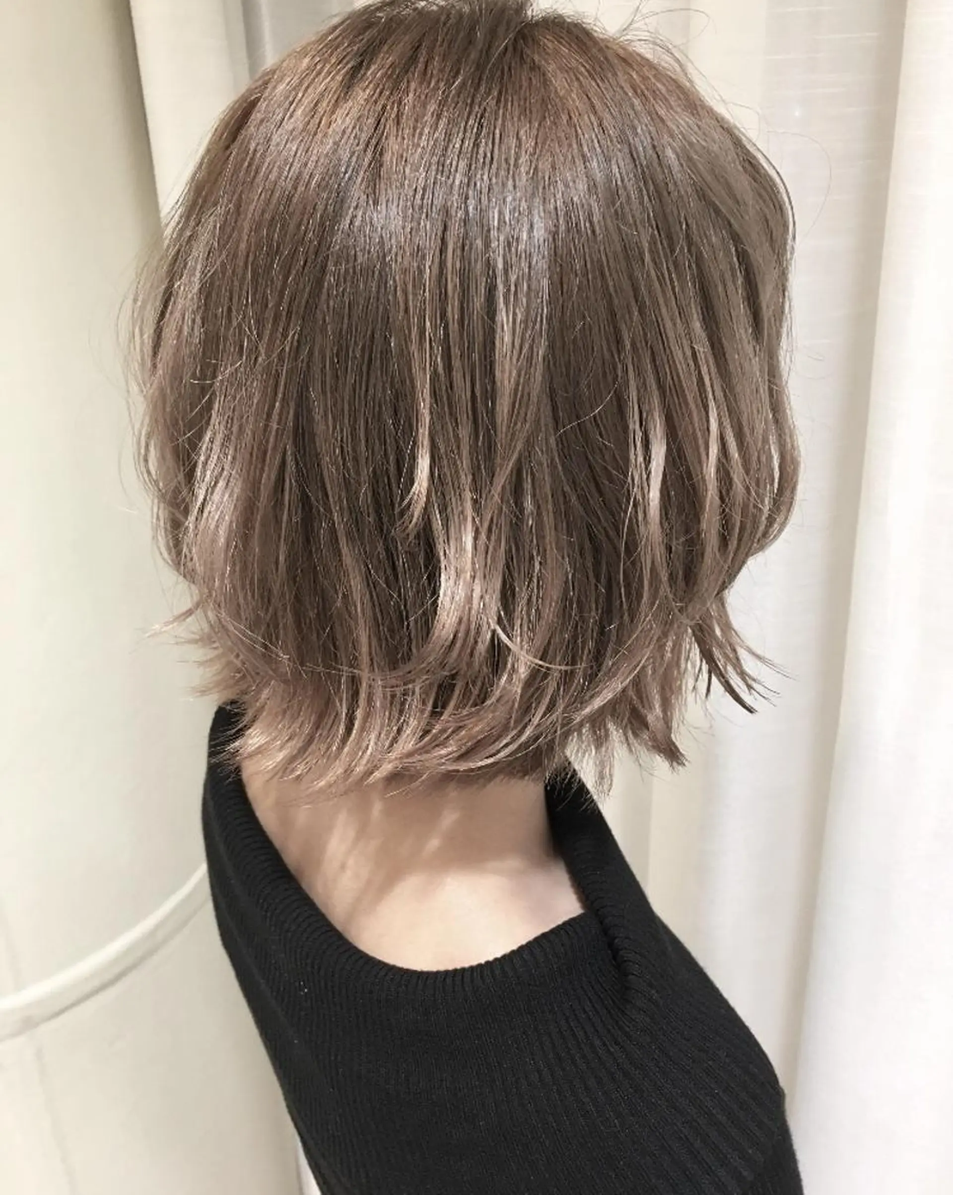 ショート カラー ベージュカラー ダブルカラー ブリーチ/ハイトーン /大人バレイヤージュのヘアスタイル