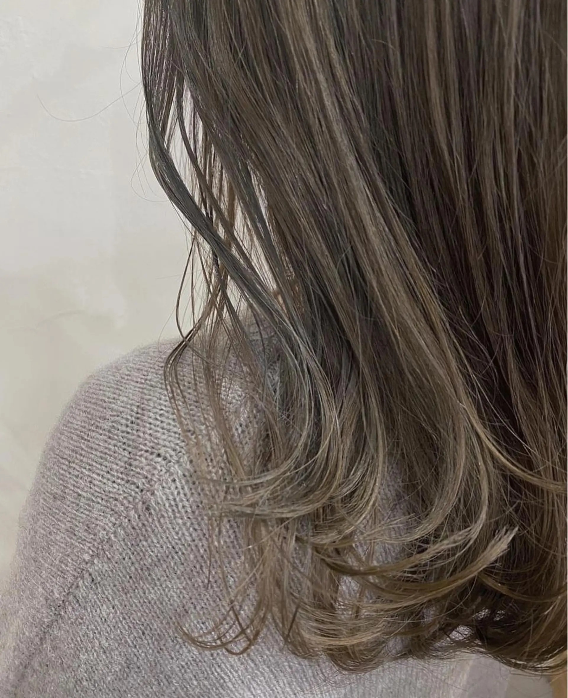 ミディアム カラー ヘアアレンジ グレージュ 暗髪カラー🫐パーマ おくだりんかのヘアスタイル