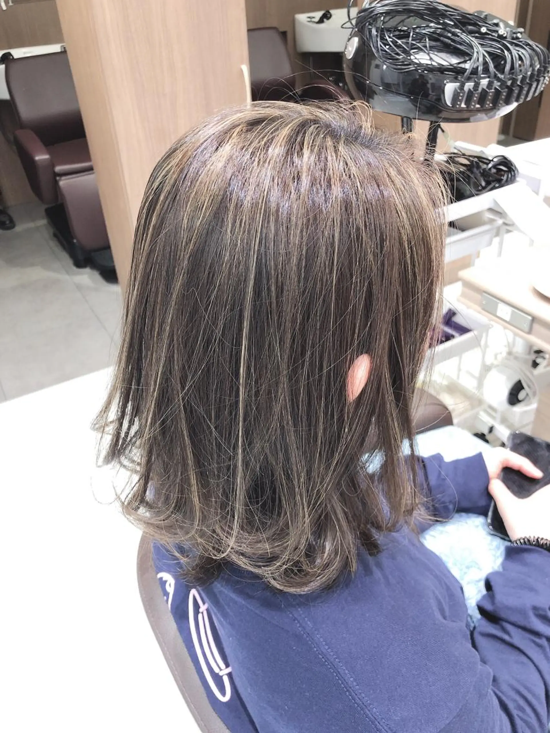 ミディアム カラー 透明感カラー グレージュ ハイライトカラー ハイライト ヘアカラー 小島 仁美のヘアスタイル