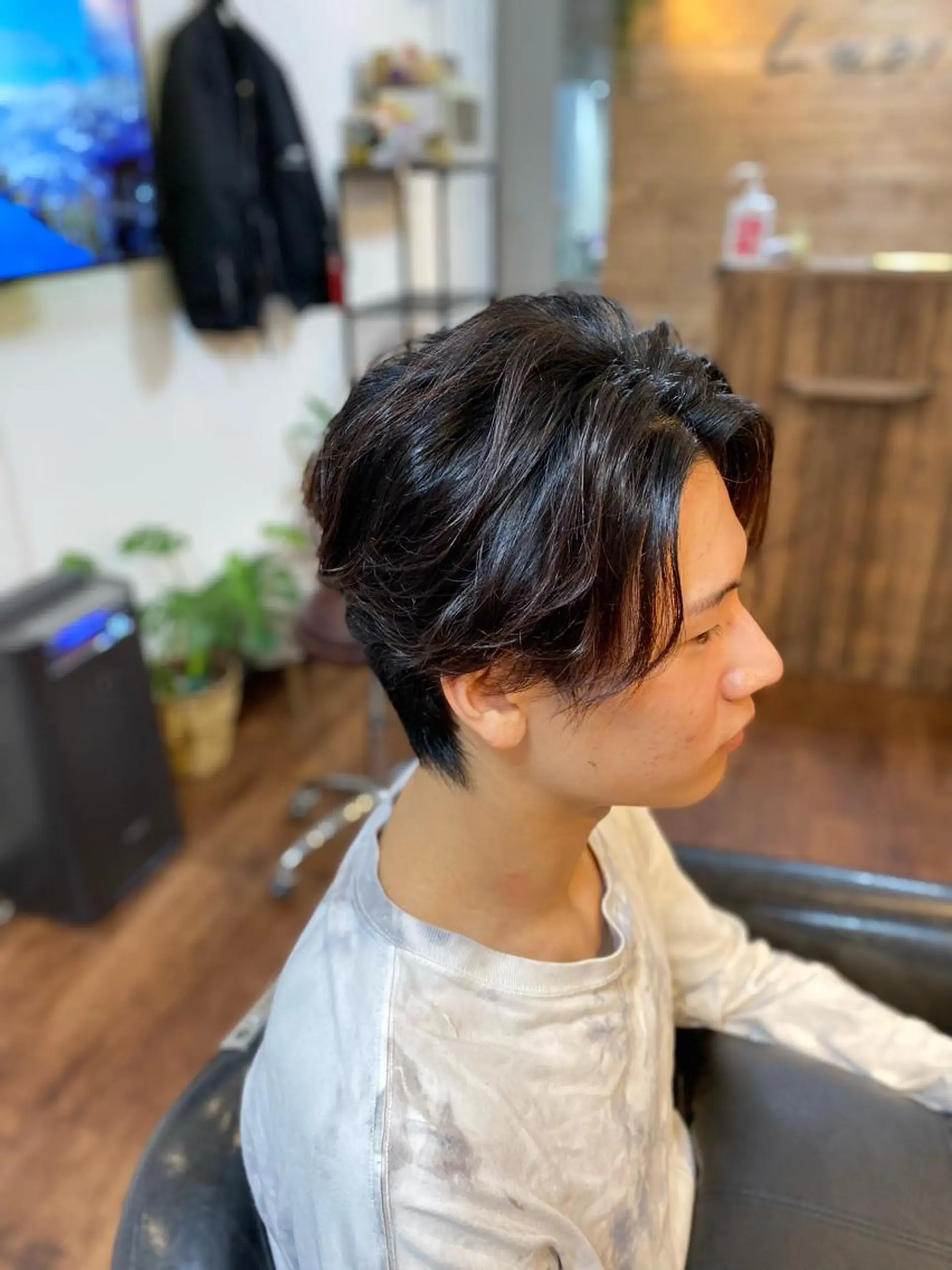 ミディアム メンズ センターパート メンズ韓国風 韓国マッシュ マッシュウルフ マッシュ カット Luzir⭐︎ GEN⭐︎のヘアスタイル