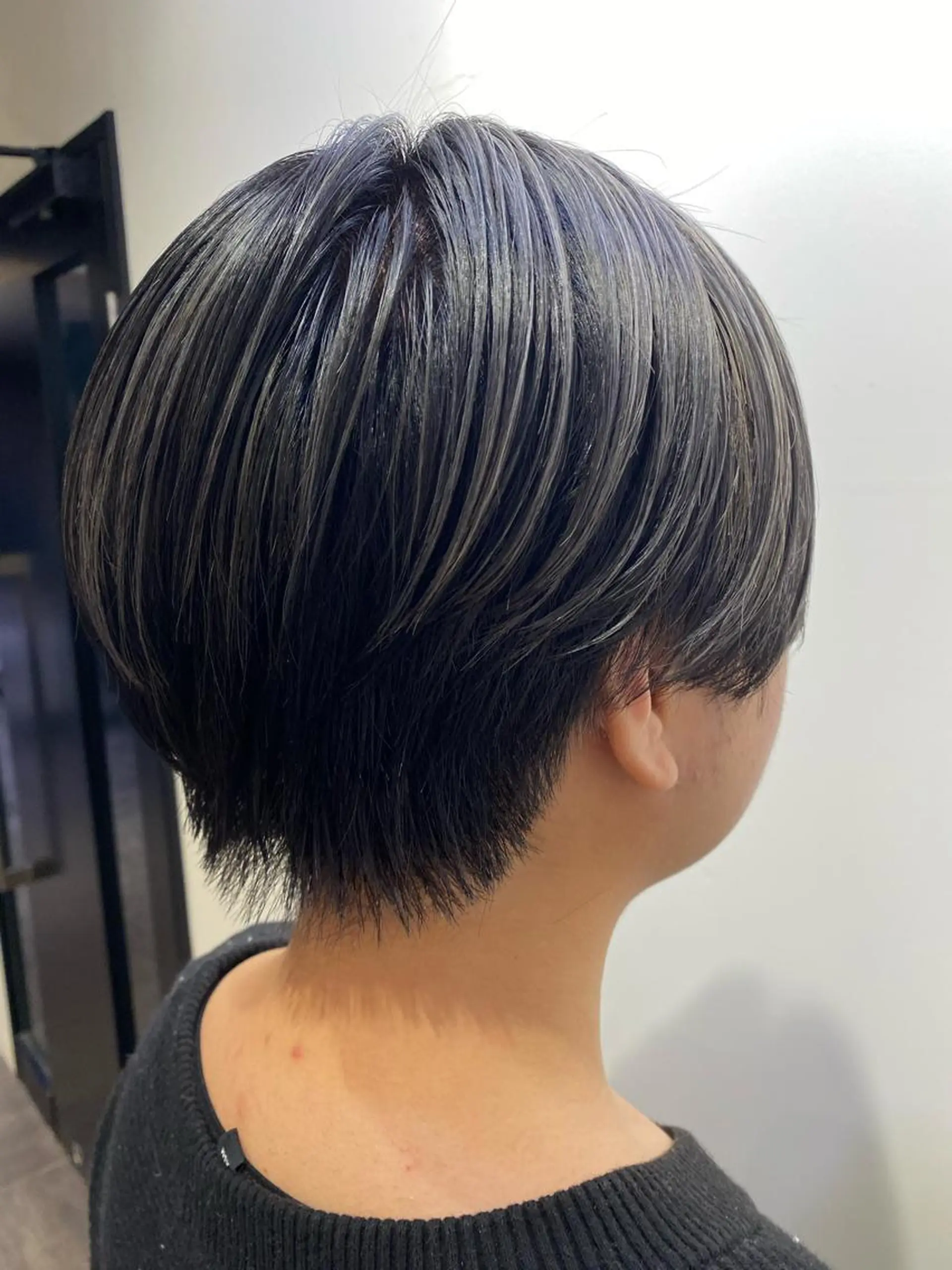 ショート カラー ハイライトカラー シルバー ハイライト ハイライト/ブリーチ バレイヤージュ関佳祐のヘアスタイル