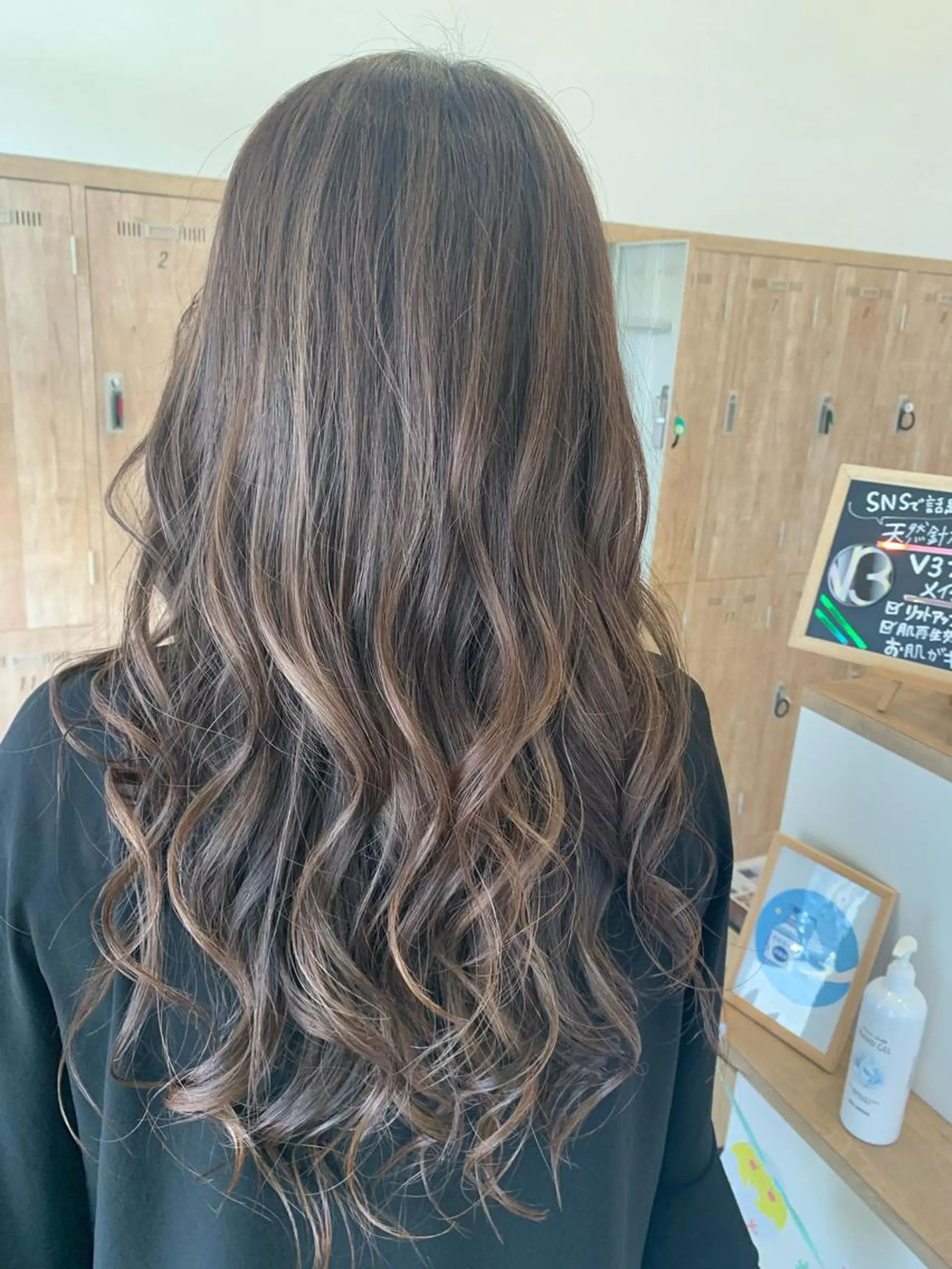 ロング カラー アライズ所属・✨髪質改善✨ブリーチ 無しカラー山下竣介のヘアスタイル