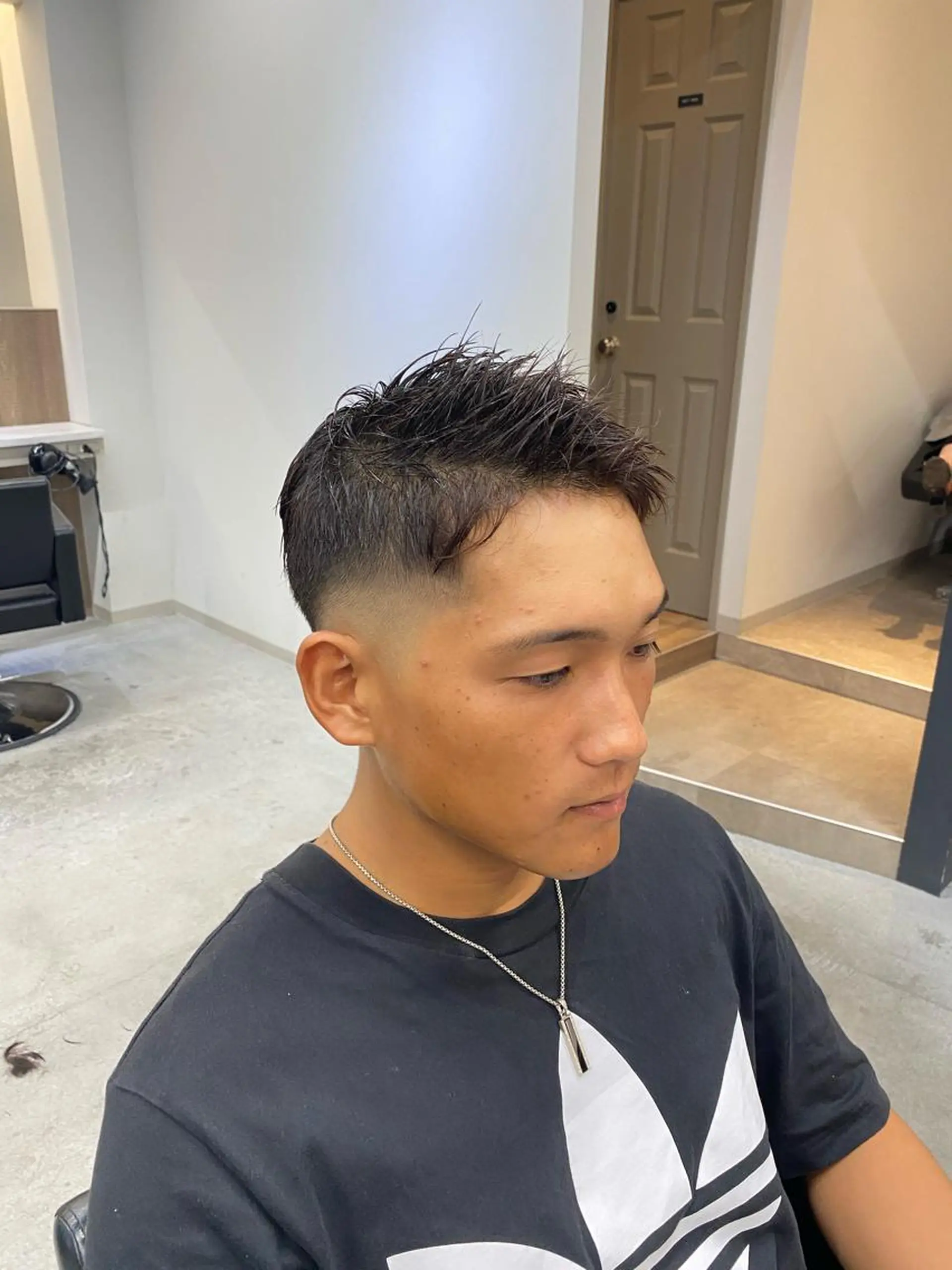 メンズ 白髪ぼかしハイライト ／レイヤー中島啓太のヘアスタイル