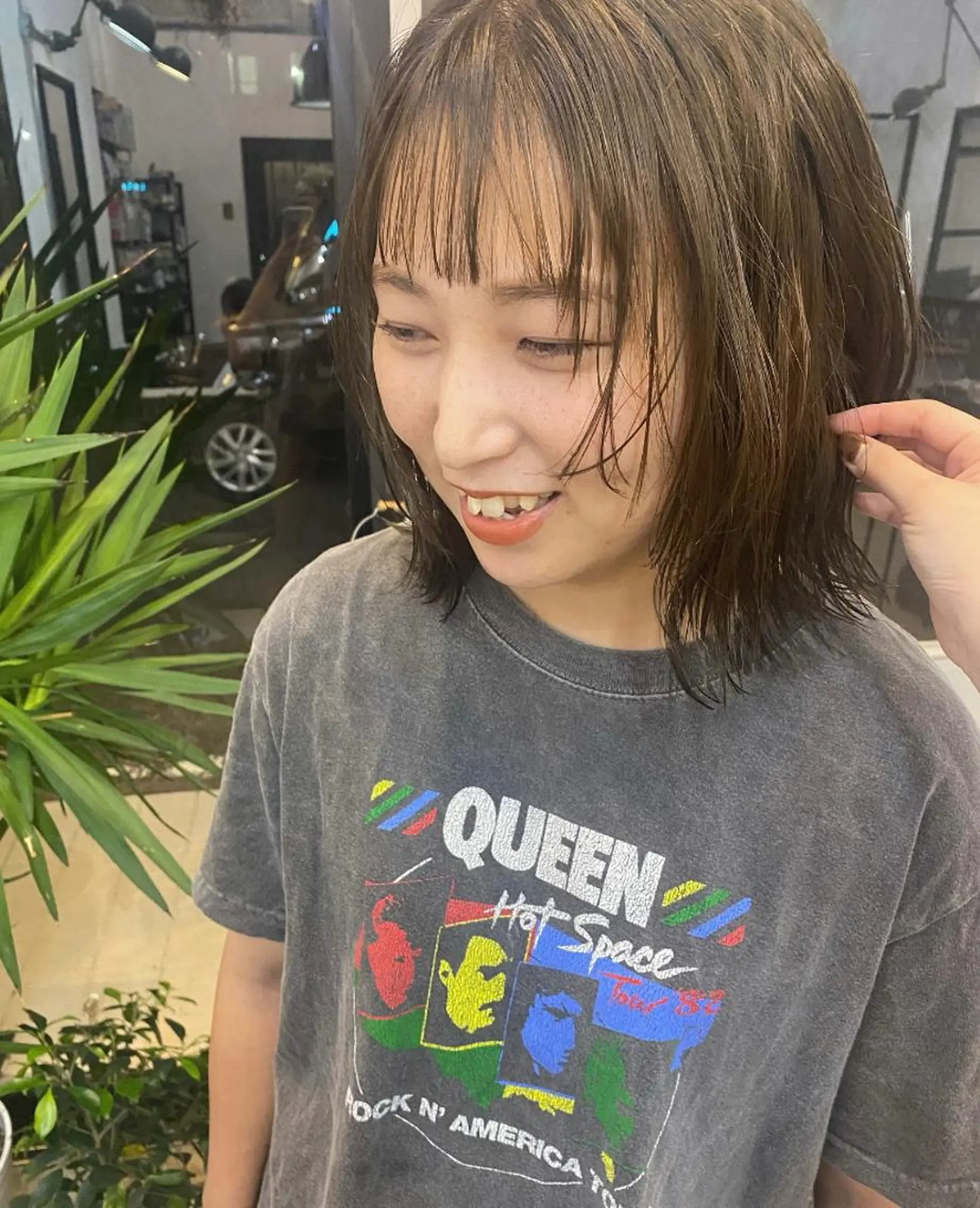ミディアム 顔まわりレイヤー レイヤーカット イタヤ マイカのヘアスタイル