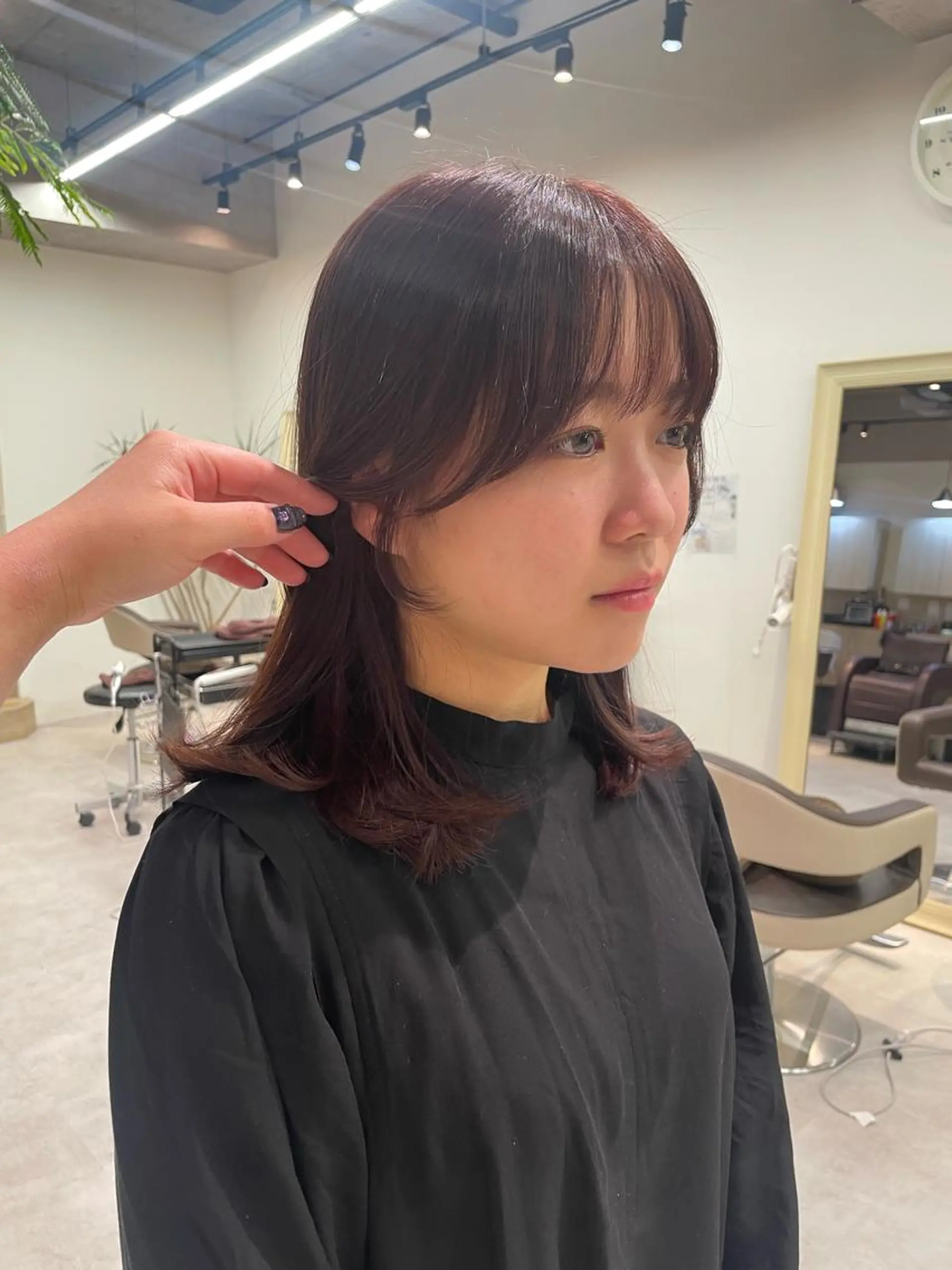 ミディアム カット レイヤー/顔まわり カット/地毛風カラーのヘアスタイル