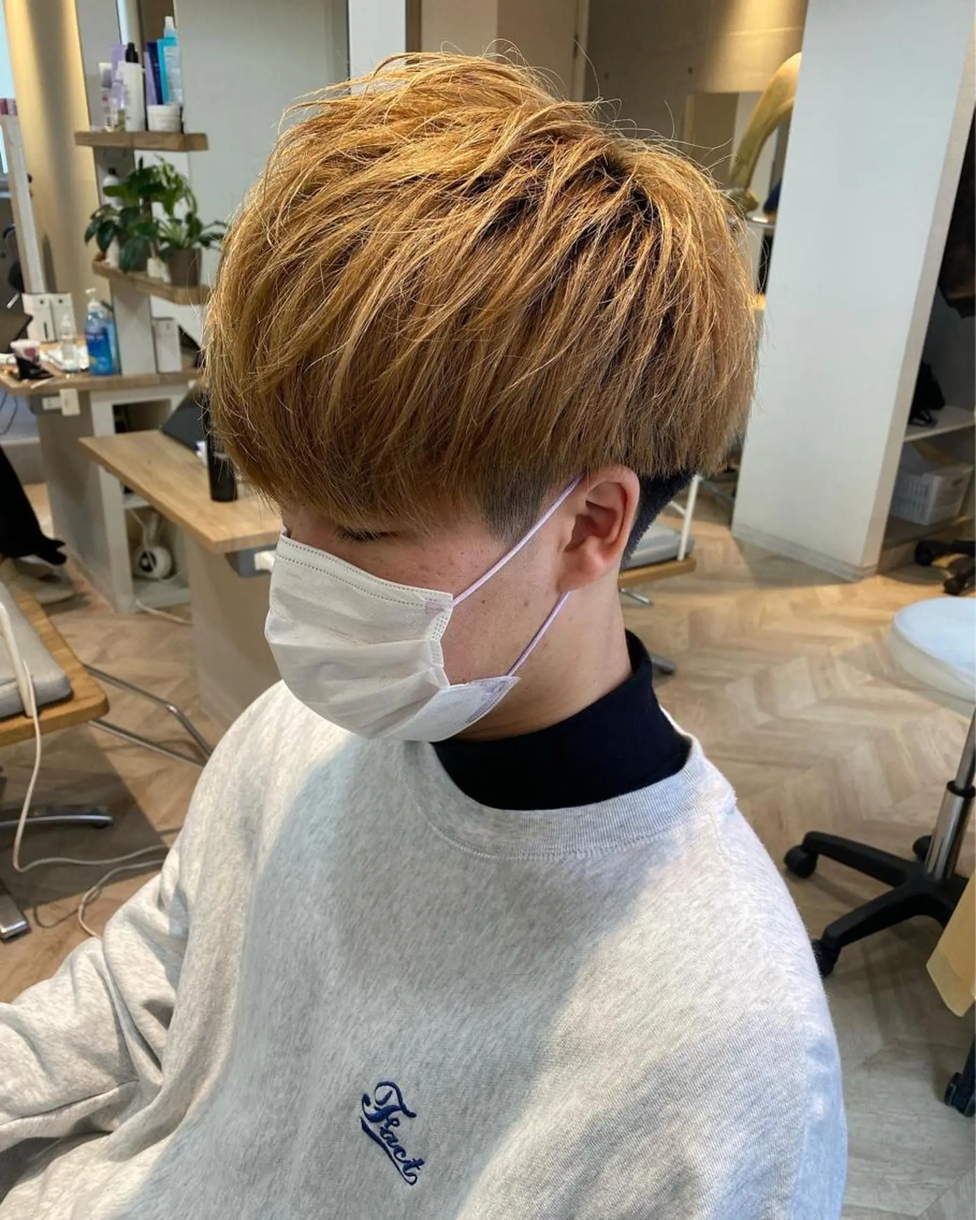 メンズ メンズブリーチ マッシュ ヘアカラー 西山 恵太郎のヘアスタイル