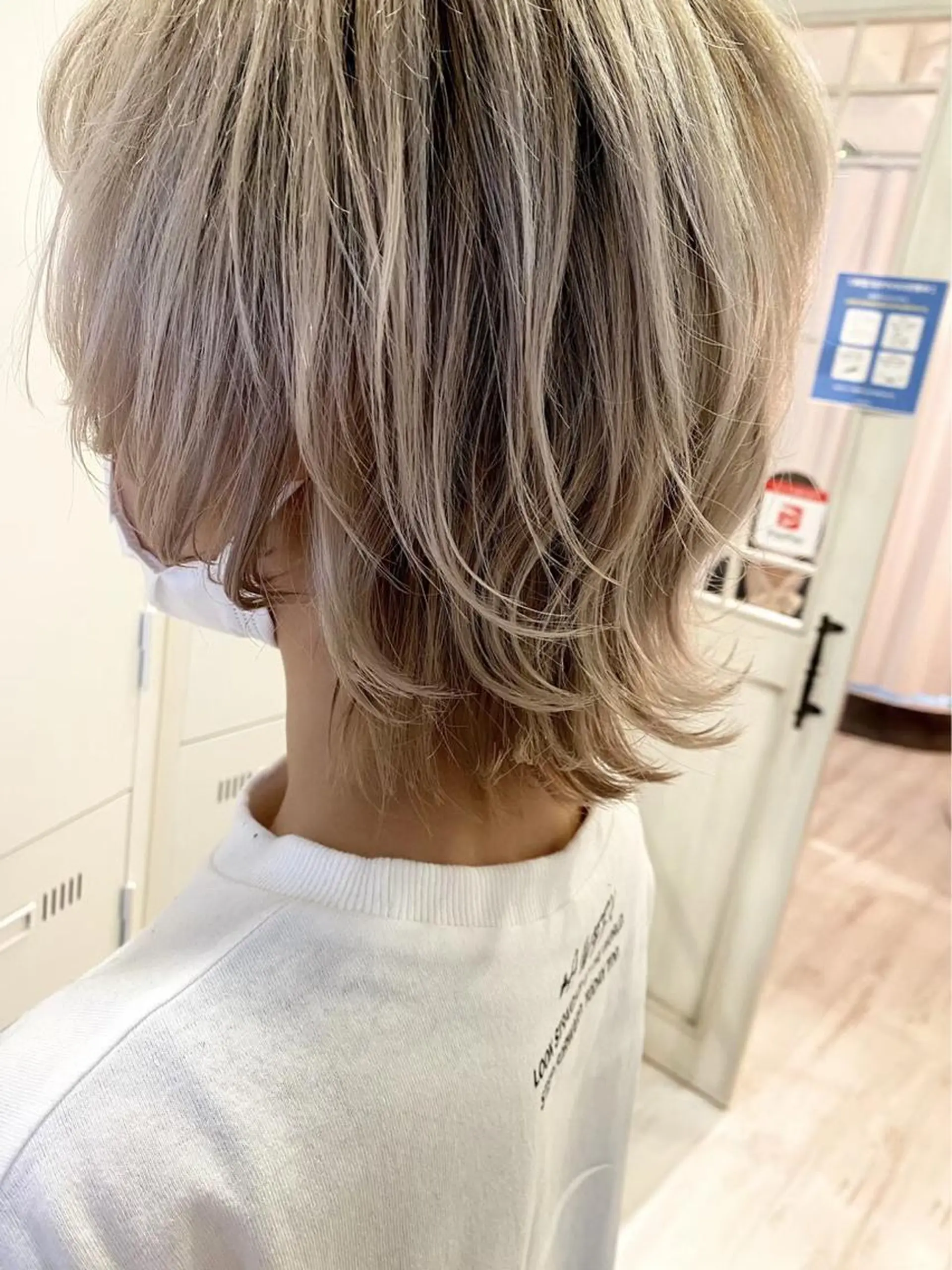 ショート カラー パーマ ブロンド グラデーションカラー ハイトーンカラー ショートヘア ウルフカット newi saLyu ネウィ　サリューのヘアスタイル