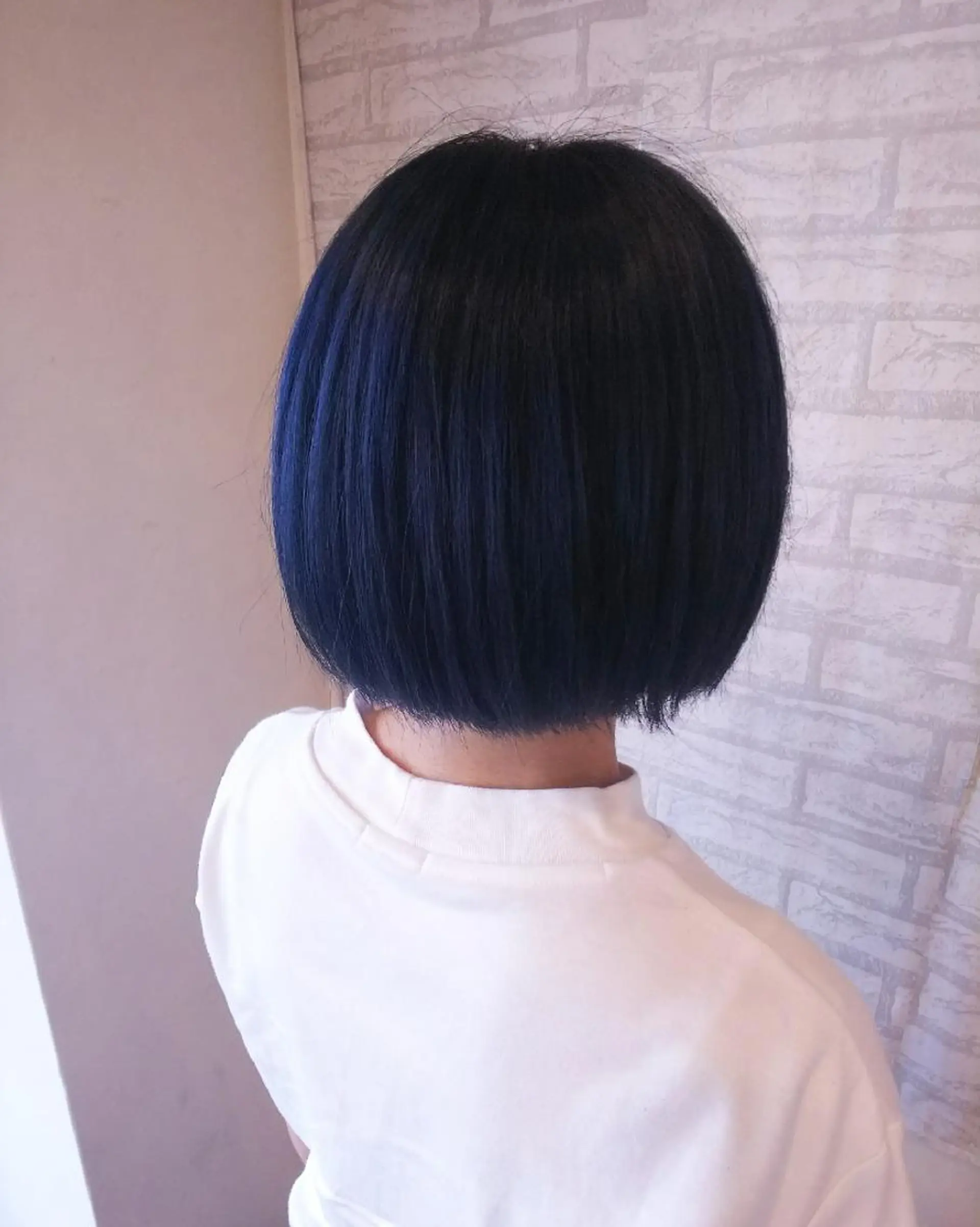 ショート カラー 黒髪 ブルーカラー ブルーブラック RU RIのヘアスタイル