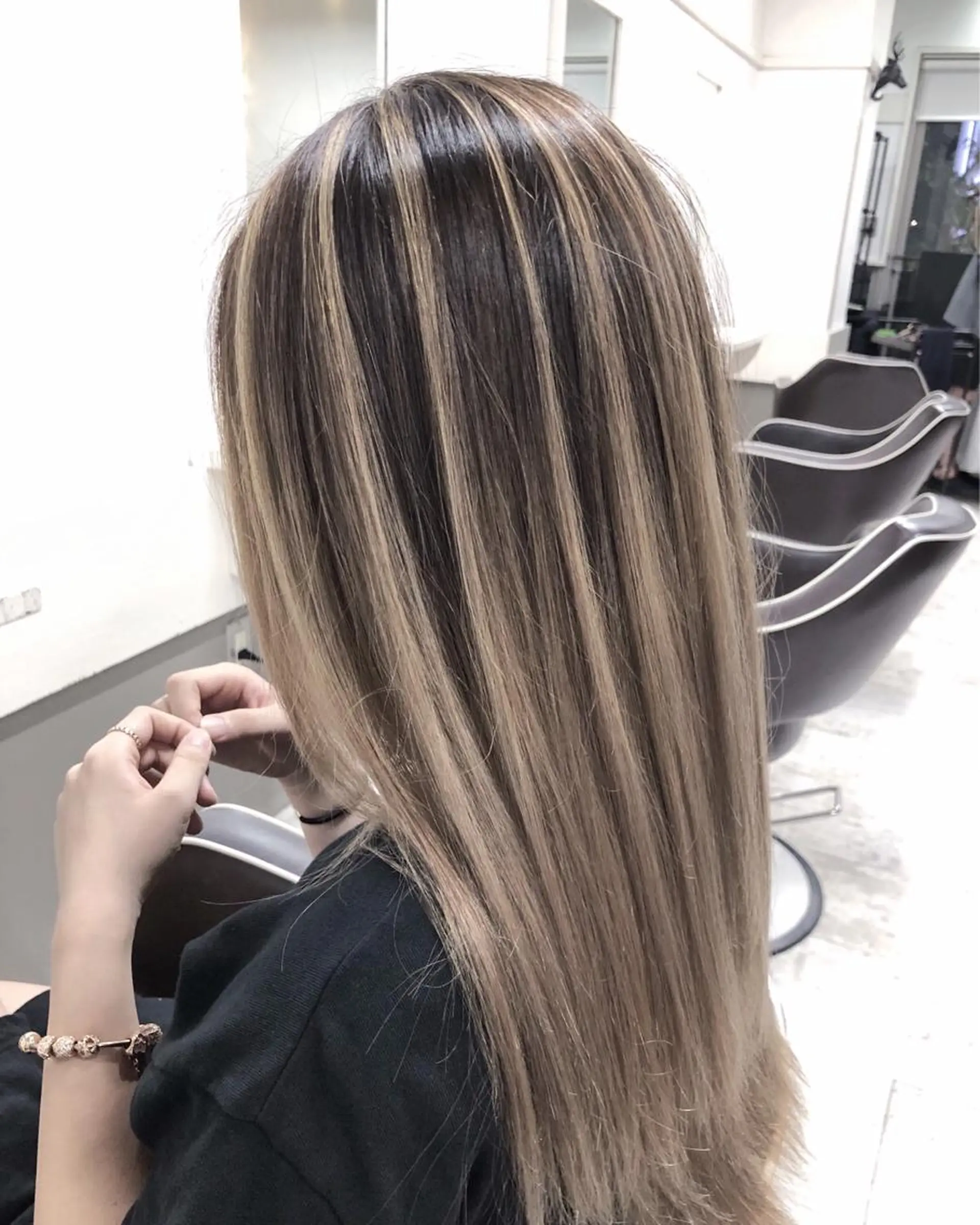 セミロング カラー ヘアアレンジ バレイヤージュ ハイライトカラー ハイライト レイヤーカット ヘアカラー トリートメント GiseL天神カラー 髪質改善/ブリーチのヘアスタイル