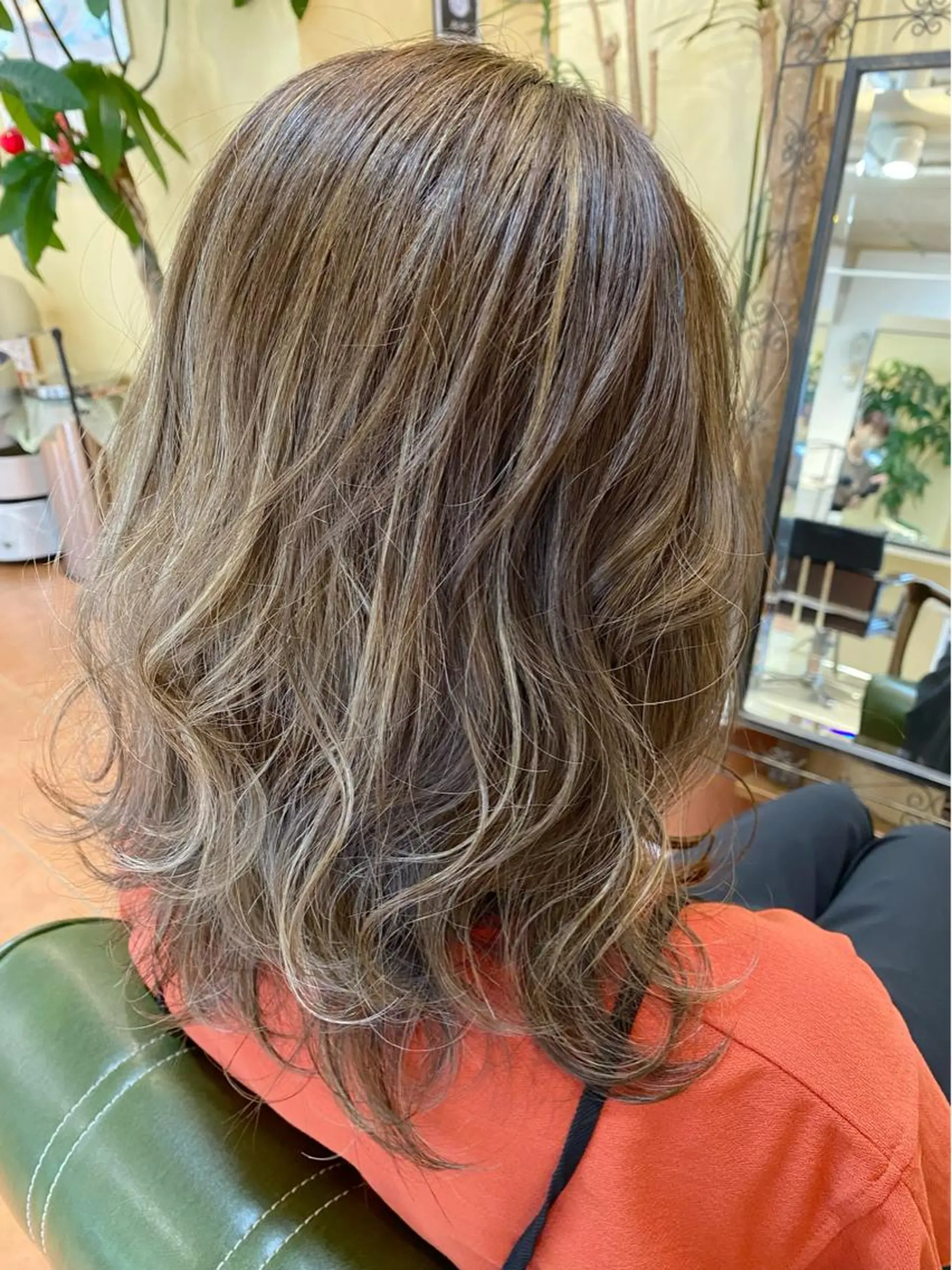 ミディアム カラー ヘアカラー トリートメント 石井 佑樹のヘアスタイル