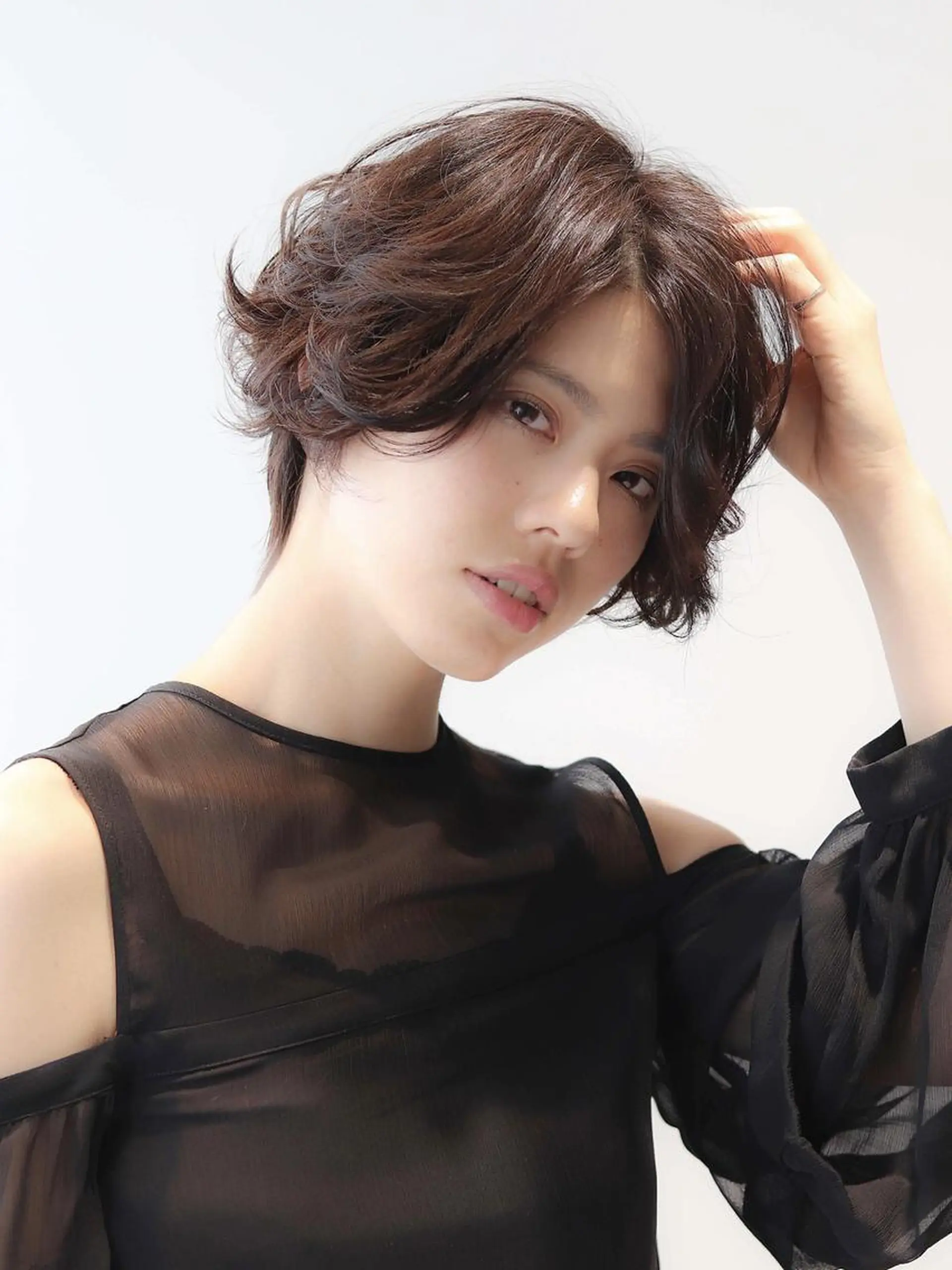 ショート パーマ 前下がりボブ ボブ くせ毛 斜めバング 外国人風カラー 髪質改善🌈縮毛矯正 荻原　達矢のヘアスタイル