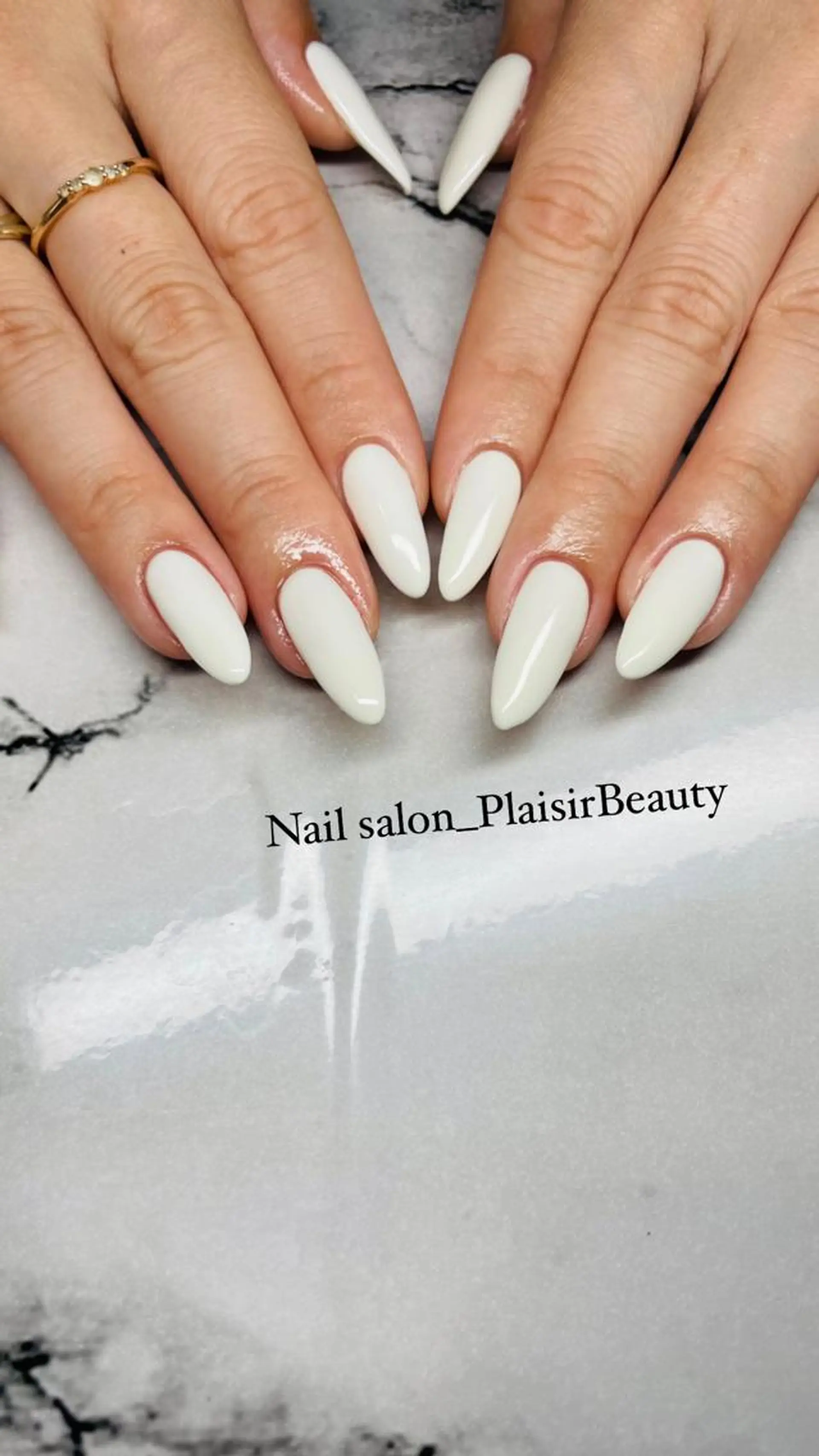 ネイル 持ち込み オフィスネイル ワンカラーネイル Nallsalon Plaisirbeauty所属・Plaisir beautyのネイルデザイン