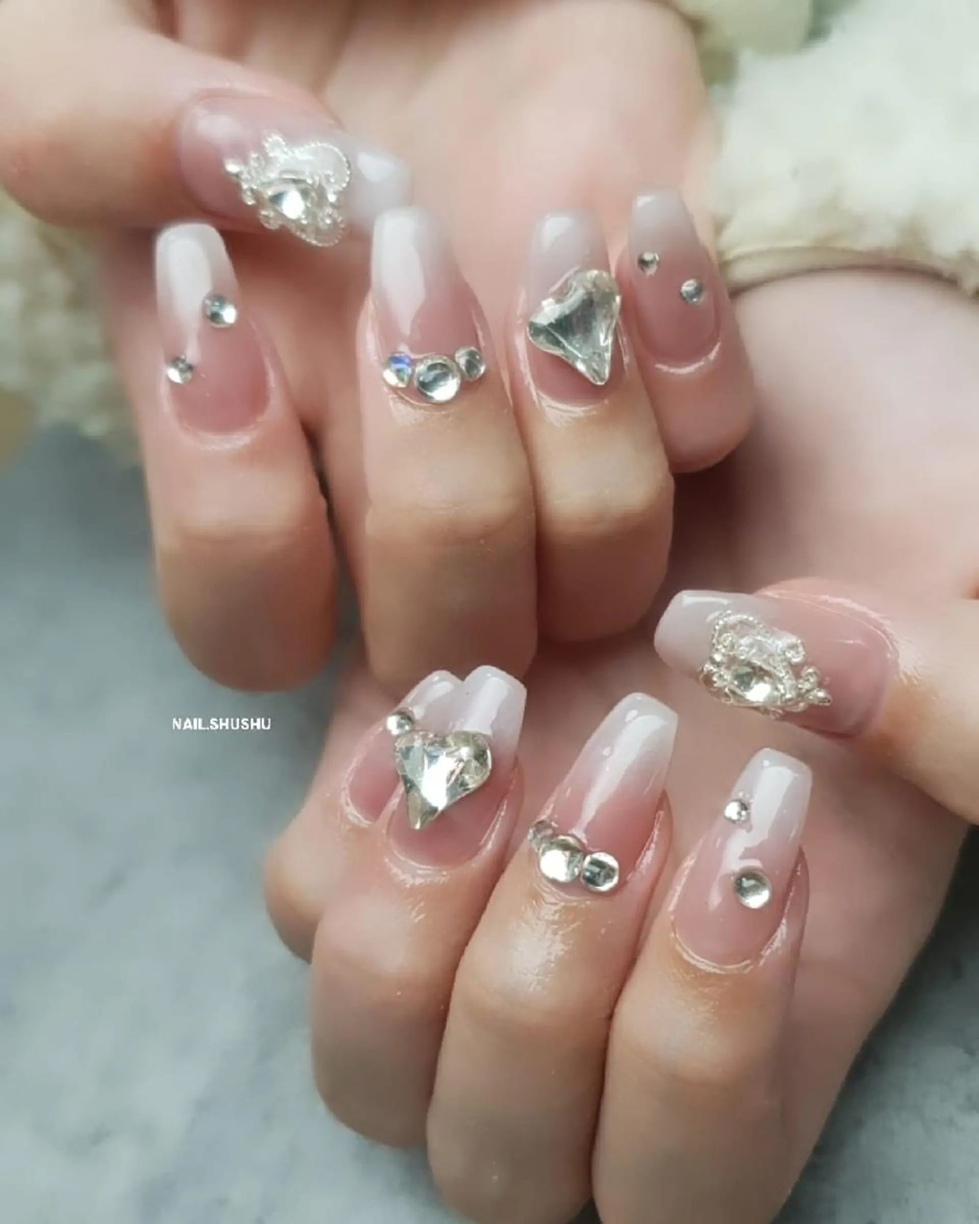 ネイル 持ち込み ニュアンスネイル シンプルネイル 冬ネイル 3dパーツ/流行り 👧shushu❤️のネイルデザイン