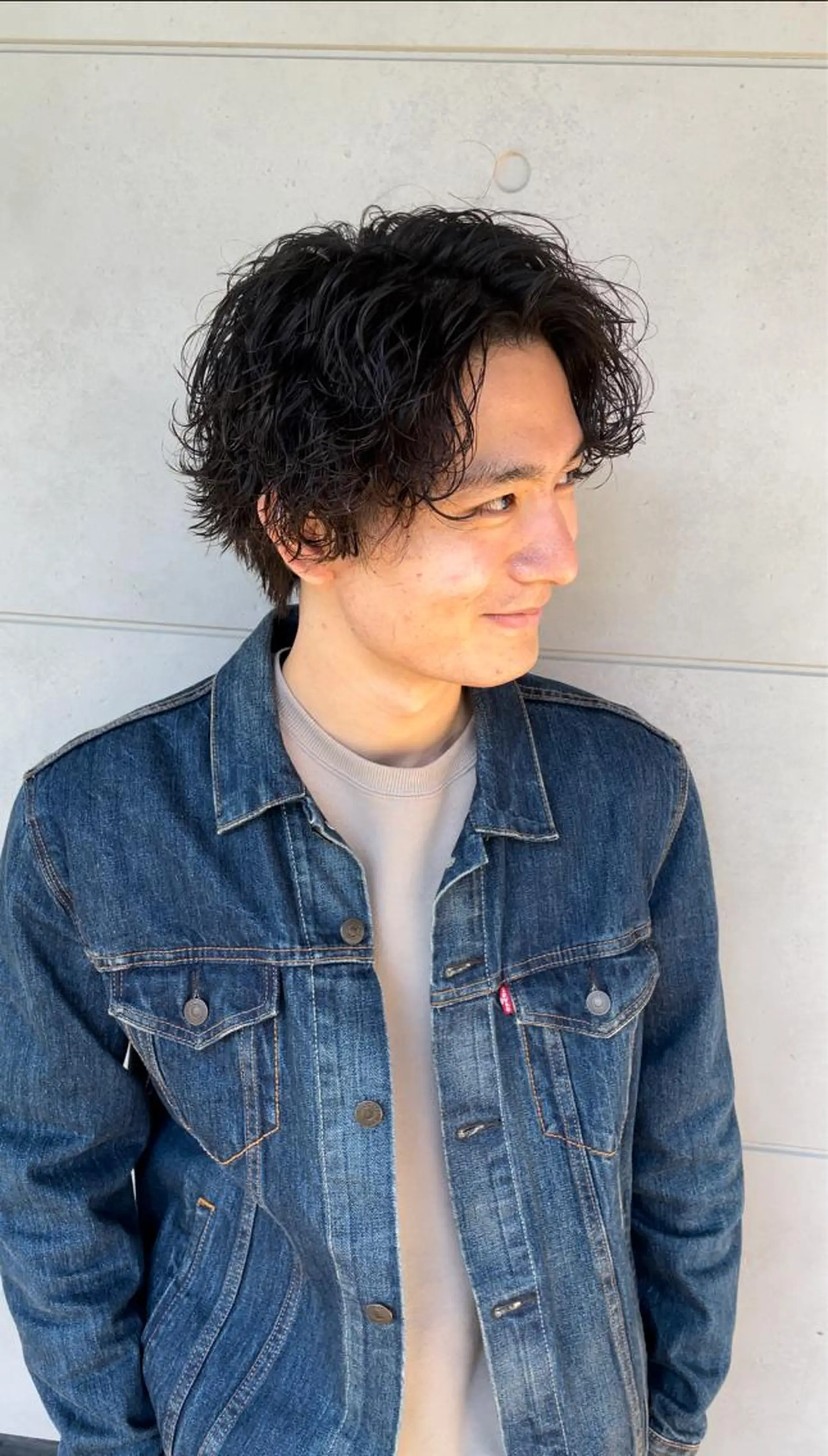 ショート パーマ メンズ センターパート メンズパーマ 波巻きパーマ メンズヘア特化 崎田 成人のヘアスタイル