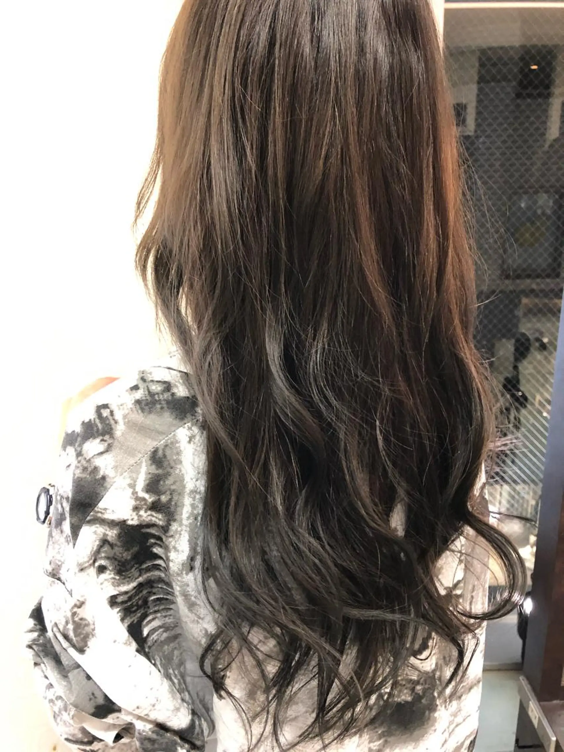 ロング カラー グレージュ SOA FLEAR Tsuyoshiのヘアスタイル