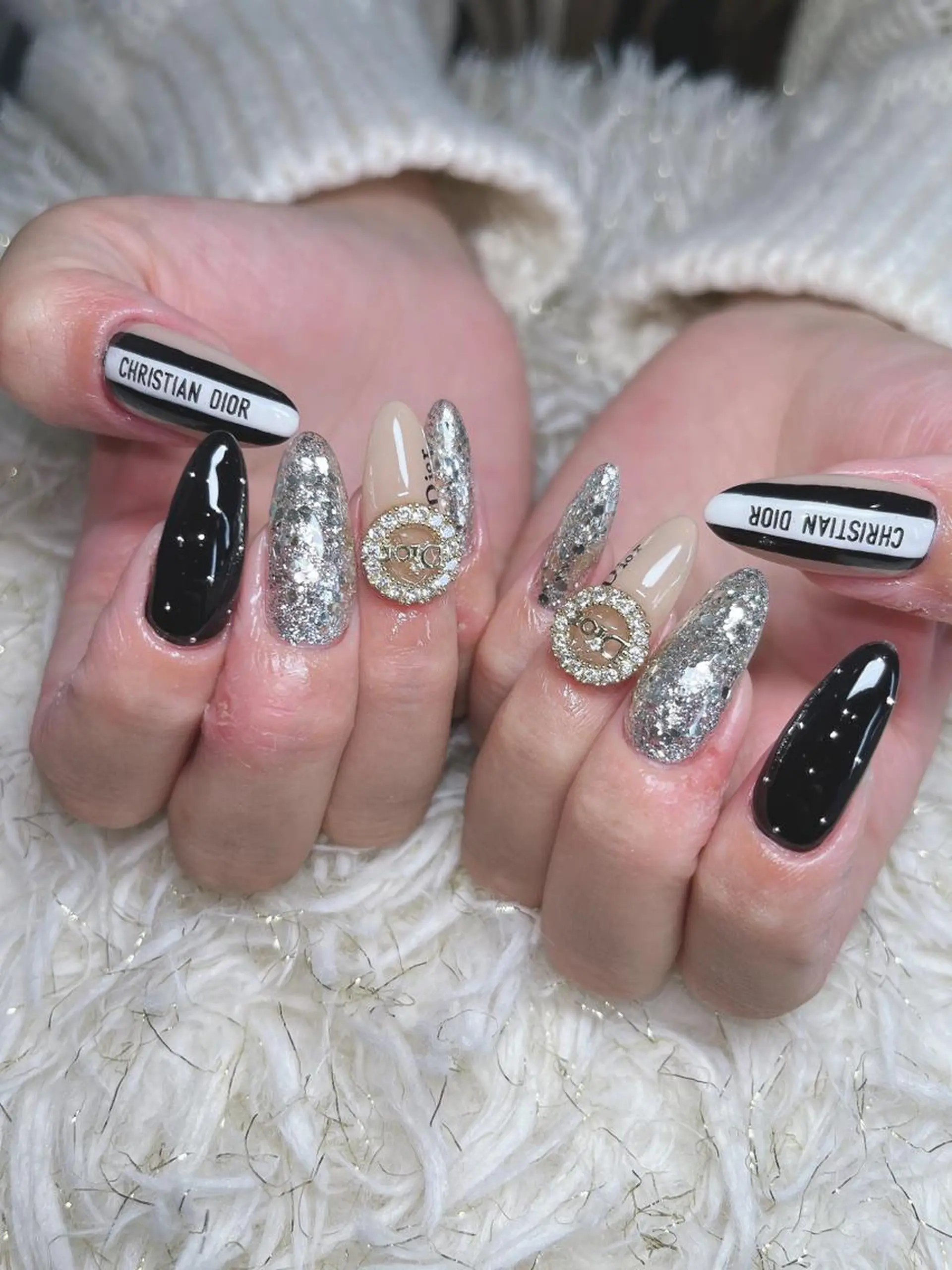 ネイル フットネイル フレンチネイル ジェルネイル ラメ(グリッター) ラメグラデーション ハンドネイル NEO Beauty Salon所属・𝐍𝐄𝐎 𝐉𝐔𝐑𝐈のネイルデザイン