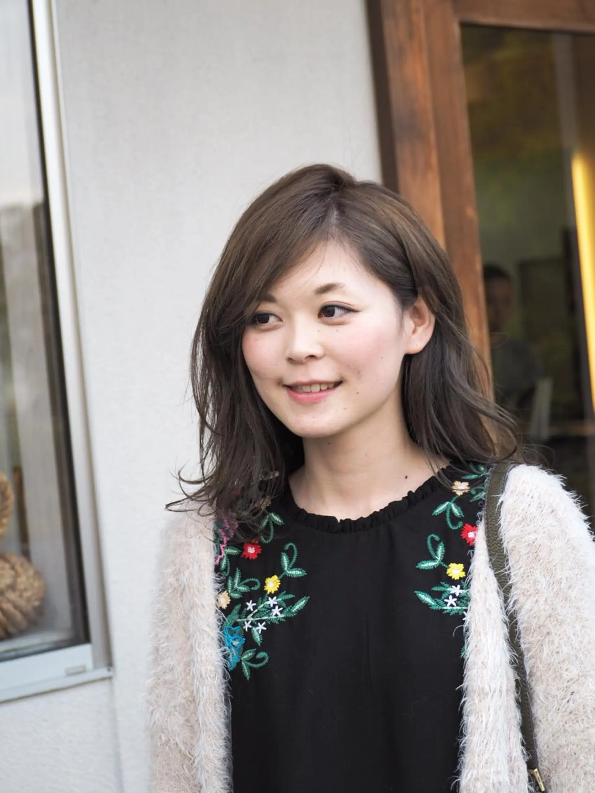 ミディアム カラー ヘアアレンジ グレージュ カーキグレージュ 酒井 透のヘアスタイル