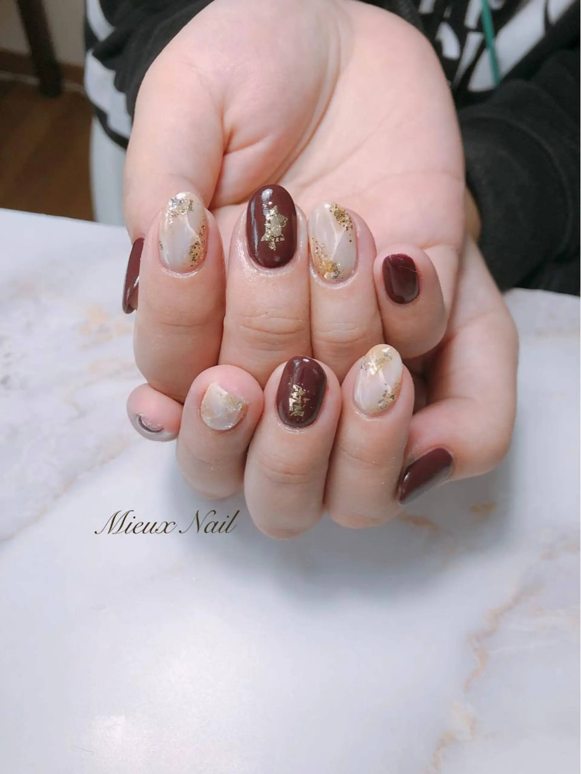 ネイル ボルドー 大理石ネイル(マーブル) ミラーネイル ニュアンスネイル ハンドネイル 市川 麻衣子のネイルデザイン