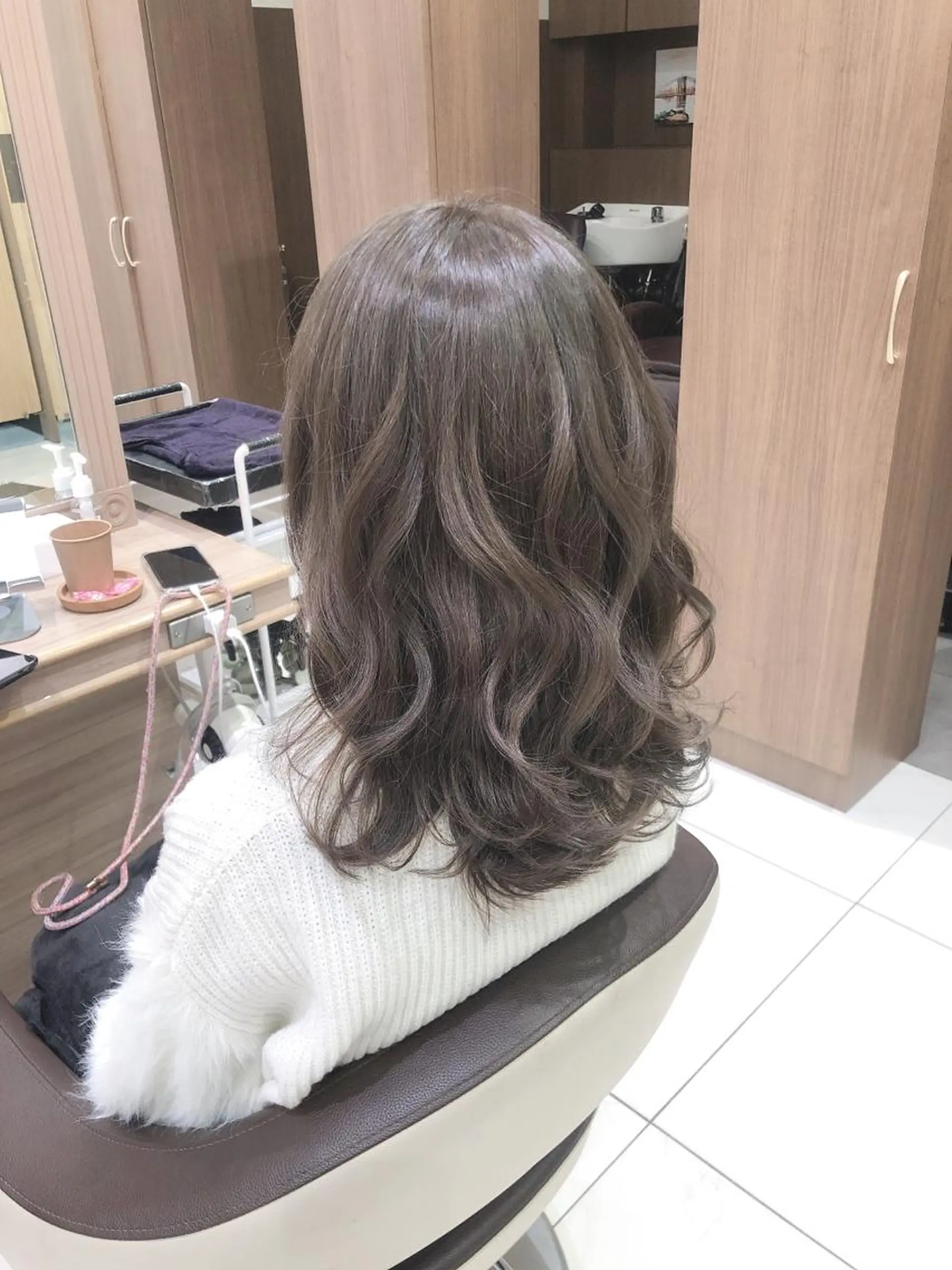 ミディアム カラー ココアグレージュ グレージュ ヘアカラー トリートメント 小島 仁美のヘアスタイル