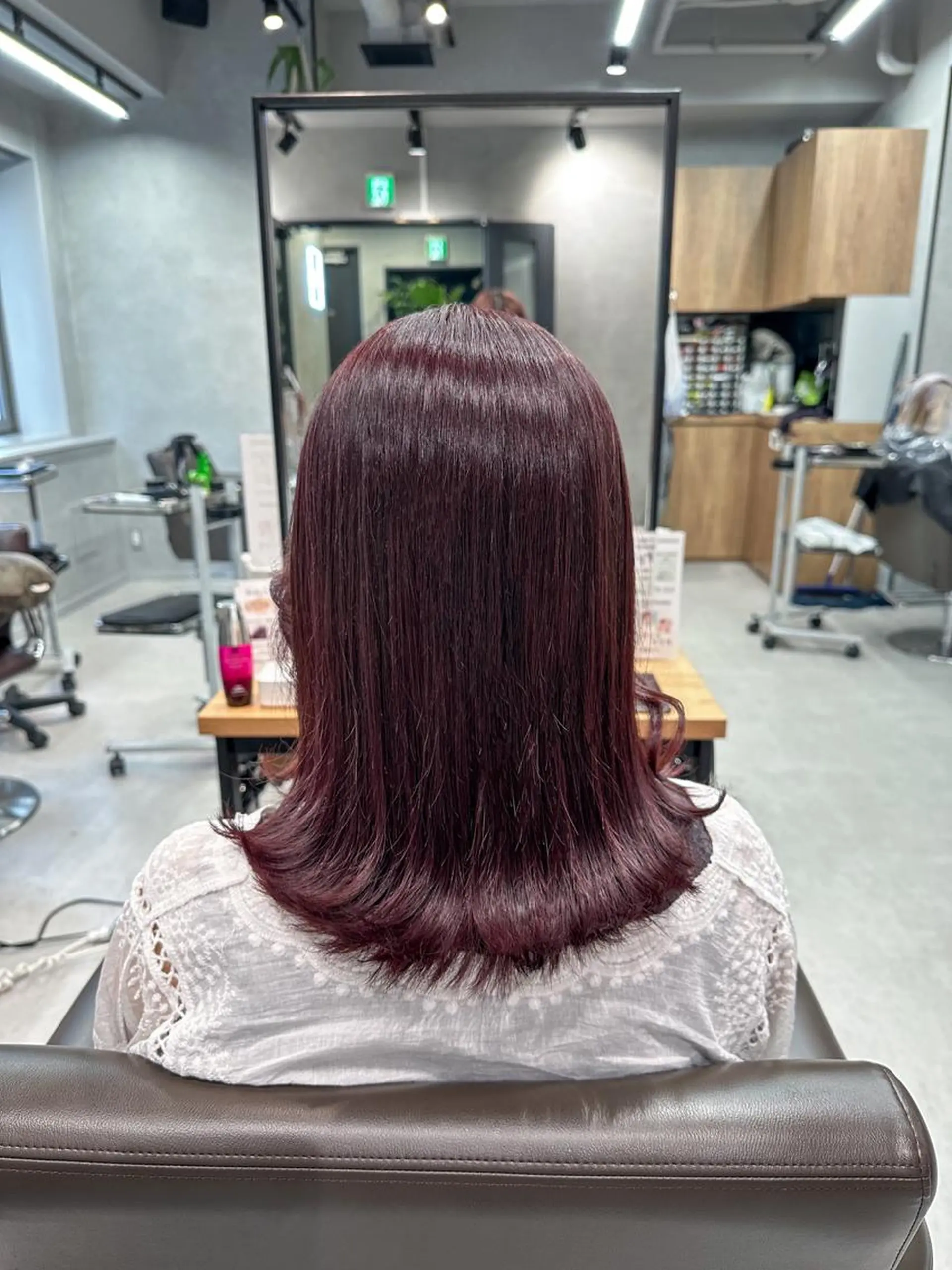 ミディアム カラー 銀座レイヤーカット ×シースルー前髪のヘアスタイル