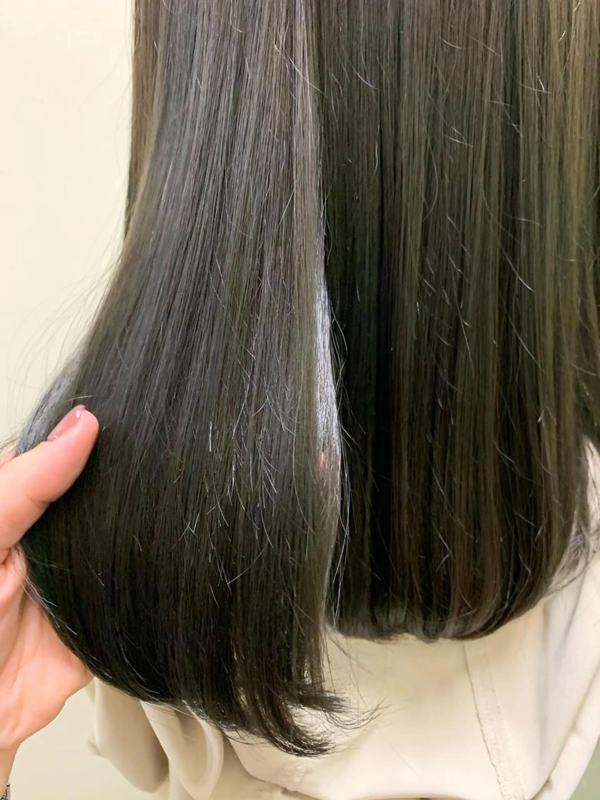 ミディアム ayaka 髪質改善レイヤーのヘアスタイル