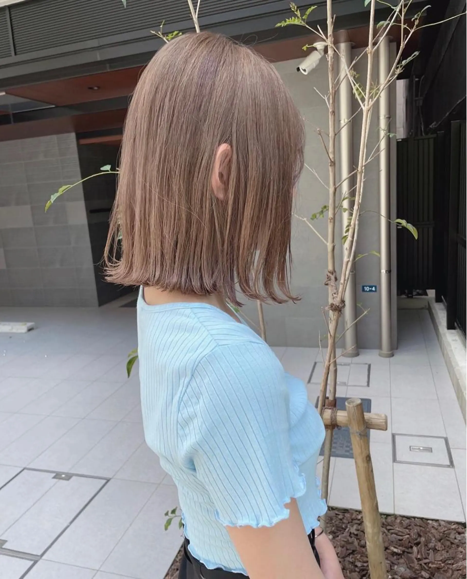 ミディアム カラー 切りっぱなしボブ ベージュカラー ブリーチ ケアブリーチ グレージュ ヘアカラー トリートメント ボブ/レイヤー 🌟梅田盛一🌟のヘアスタイル