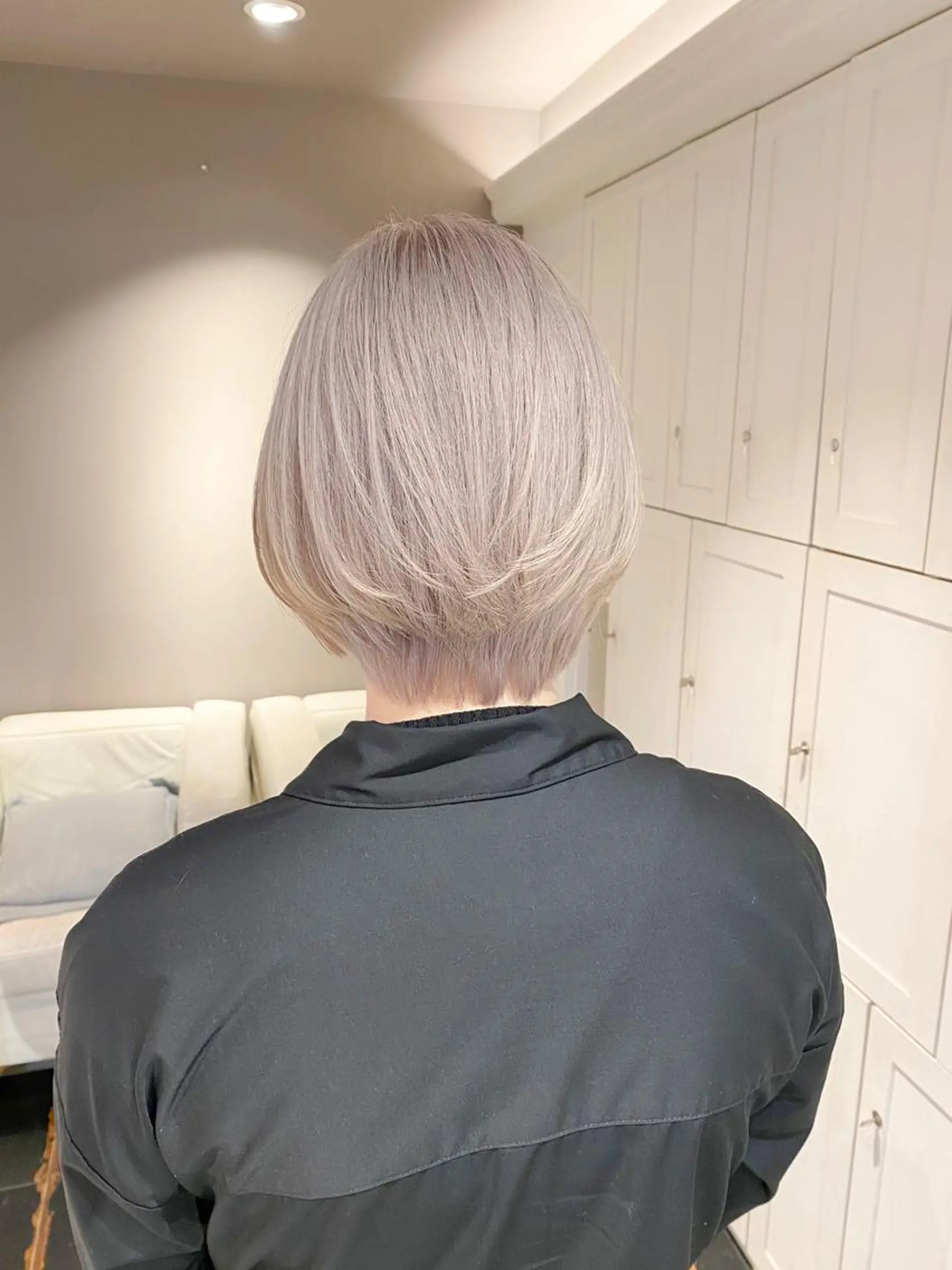 ショート カラー 切りっぱなしボブ レイヤー/縮毛矯正のヘアスタイル