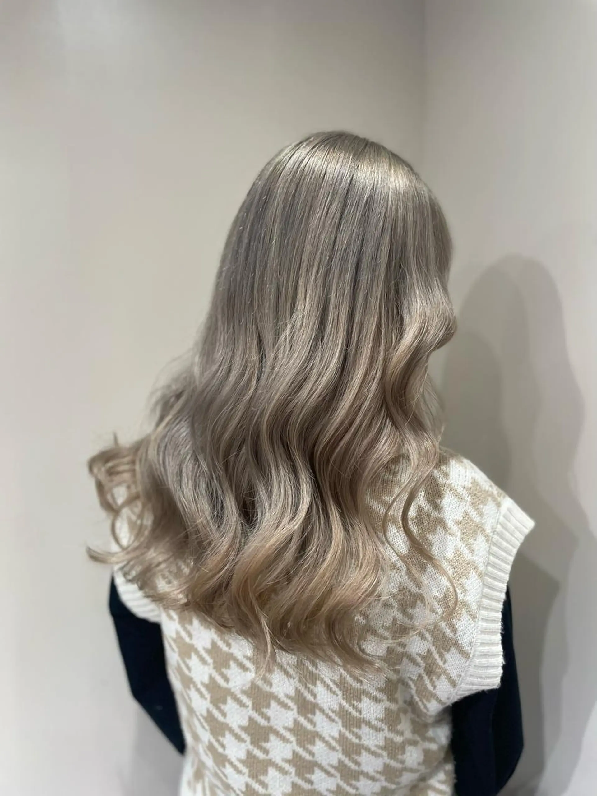 セミロング カラー ベージュカラー ブリーチ ホワイトベージュ ヘアカラー 🦋美髪／エクステ 🦋アベイクミのヘアスタイル