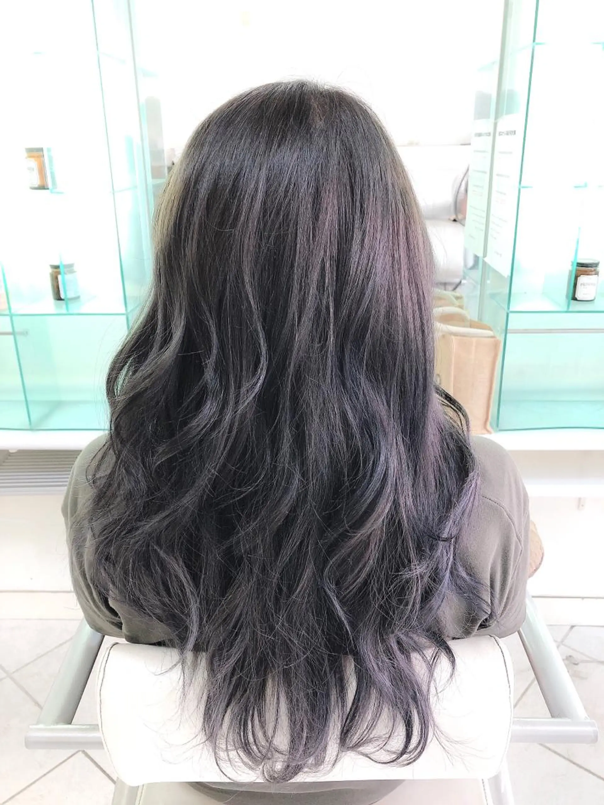 ロング カラー グレージュ パープルカラー パープルグレージュ 保住 亮太のヘアスタイル