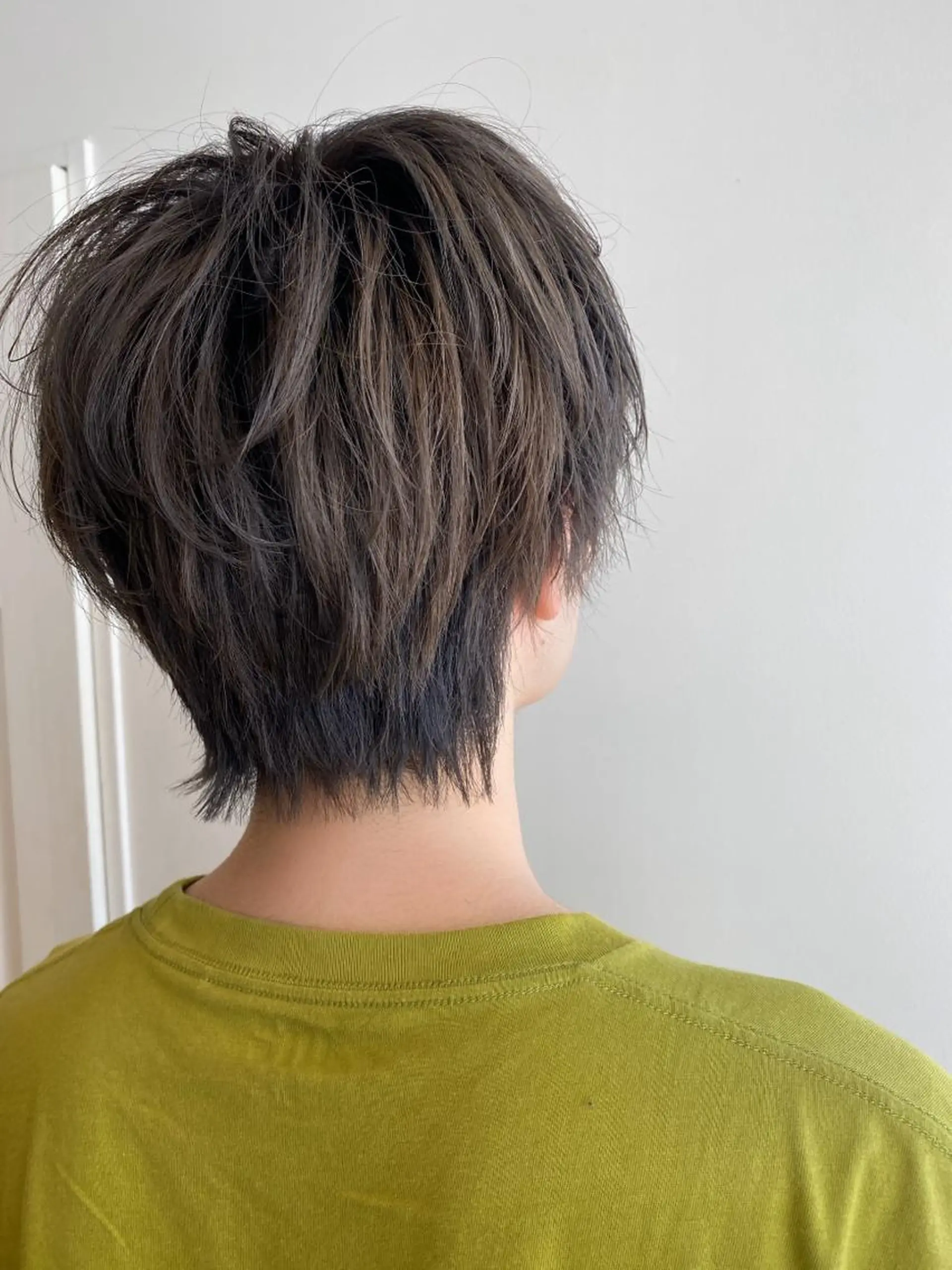 カラー メンズ メンズブリーチ ベージュカラー ブリーチ 透明感カラー RIKA韓国ヘア/く びれヘア/上品カラーのヘアスタイル