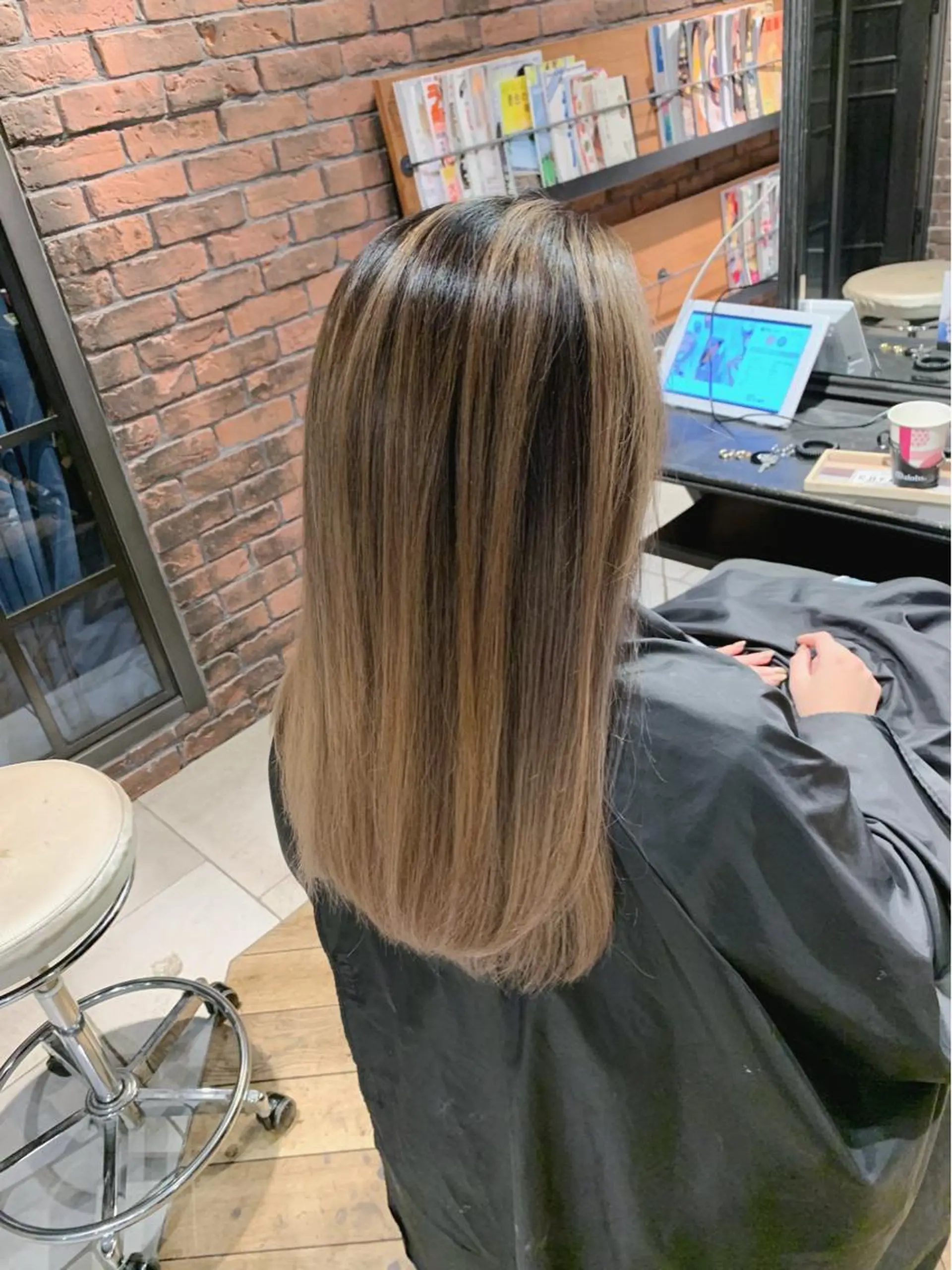 ロング ハイライト レイヤーカット ヘアカラー トリートメント Roots所属・田中 聖也のヘアスタイル