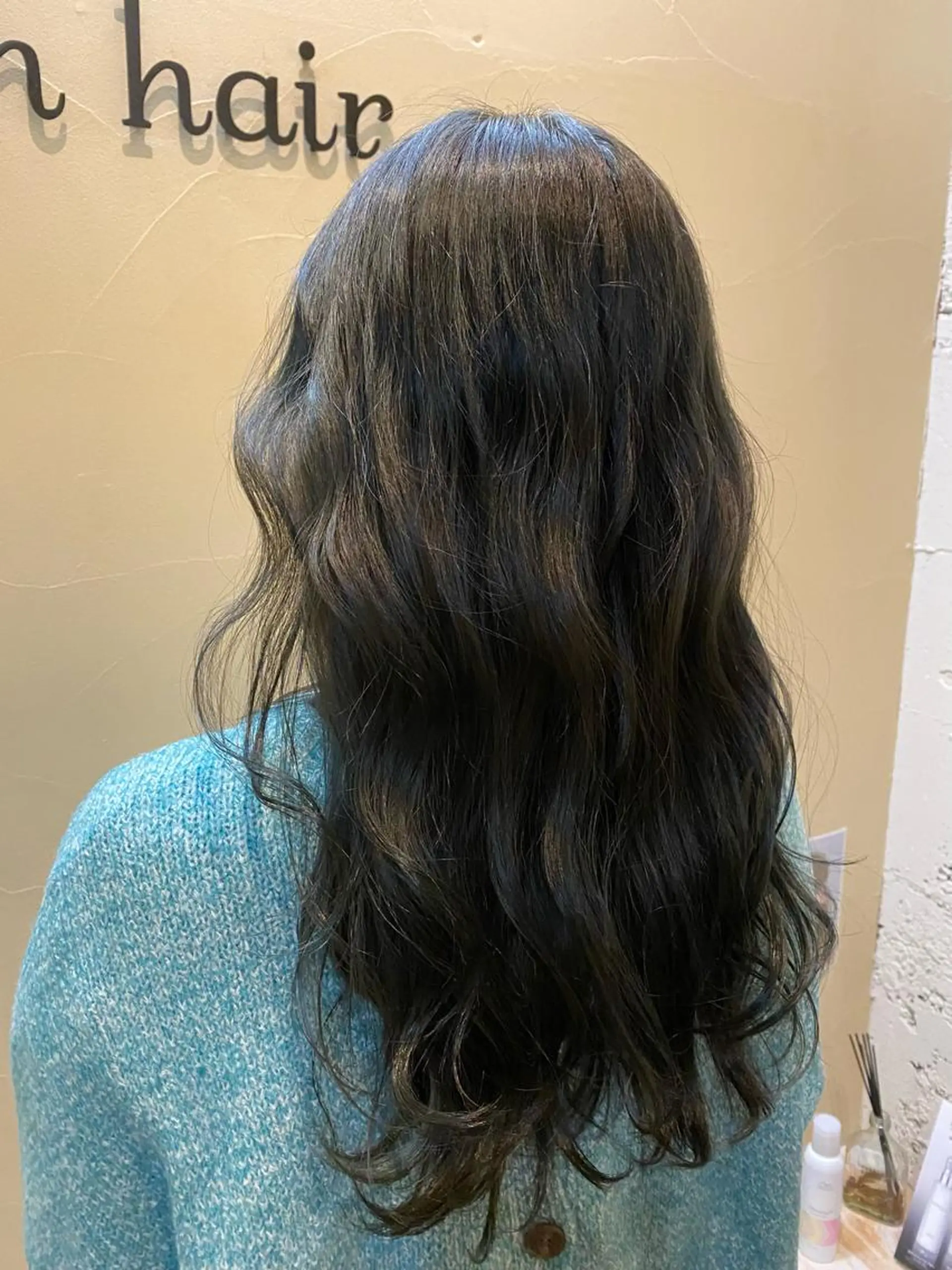 カラー 黒髪 ブリーチ ブルーカラー ブルーブラック ブリーチなしカラー 大形 誉のヘアスタイル