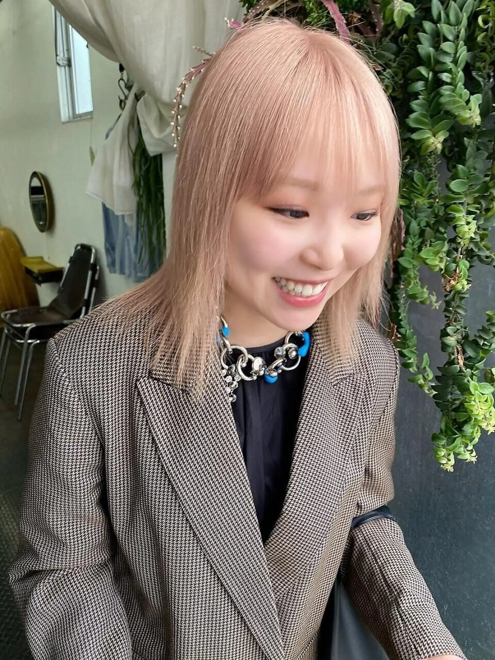ミディアム カラー インナーカラー/ボブ イヤリングカラーのヘアスタイル