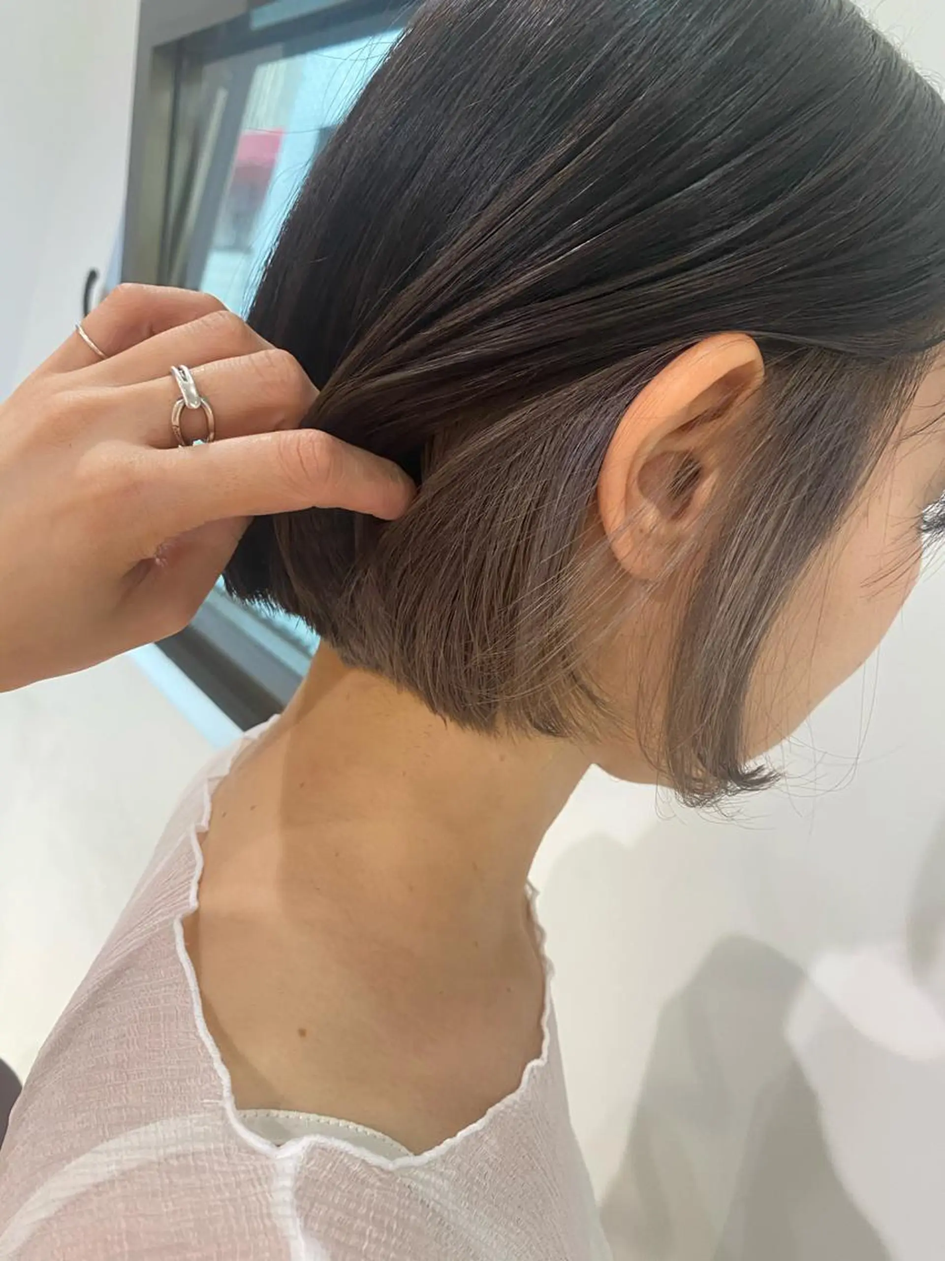 ショート カラー ブリーチ グレージュ ラベンダーカラー ラベンダーグレージュ ラベンダーグレー カット ヘアカラー トリートメント scene. haraのヘアスタイル