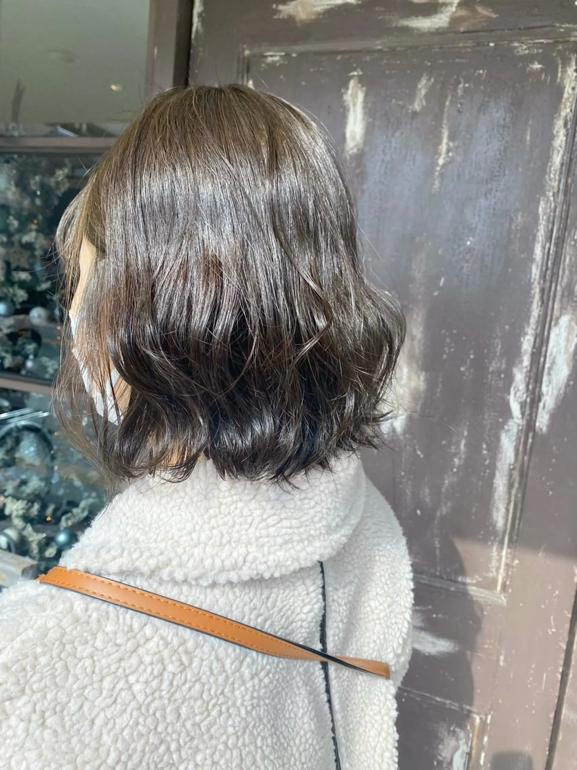 ミディアム カラー グレージュ オリーブグレージュ オリーブグレー 川越 輝梨奈のヘアスタイル