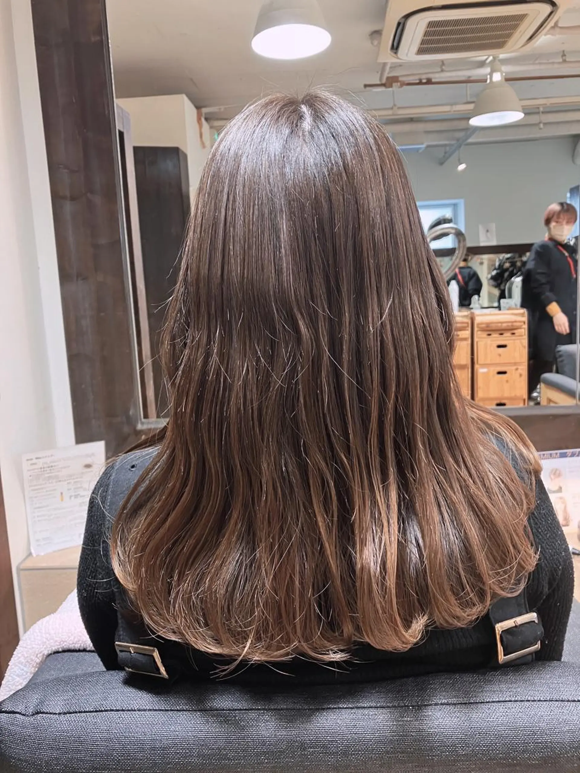 ロング カラー ブリーチ グラデーションカラー グレージュ ミルクティーグレージュ カット ヘアカラー トリートメント 奥谷 美代子のヘアスタイル