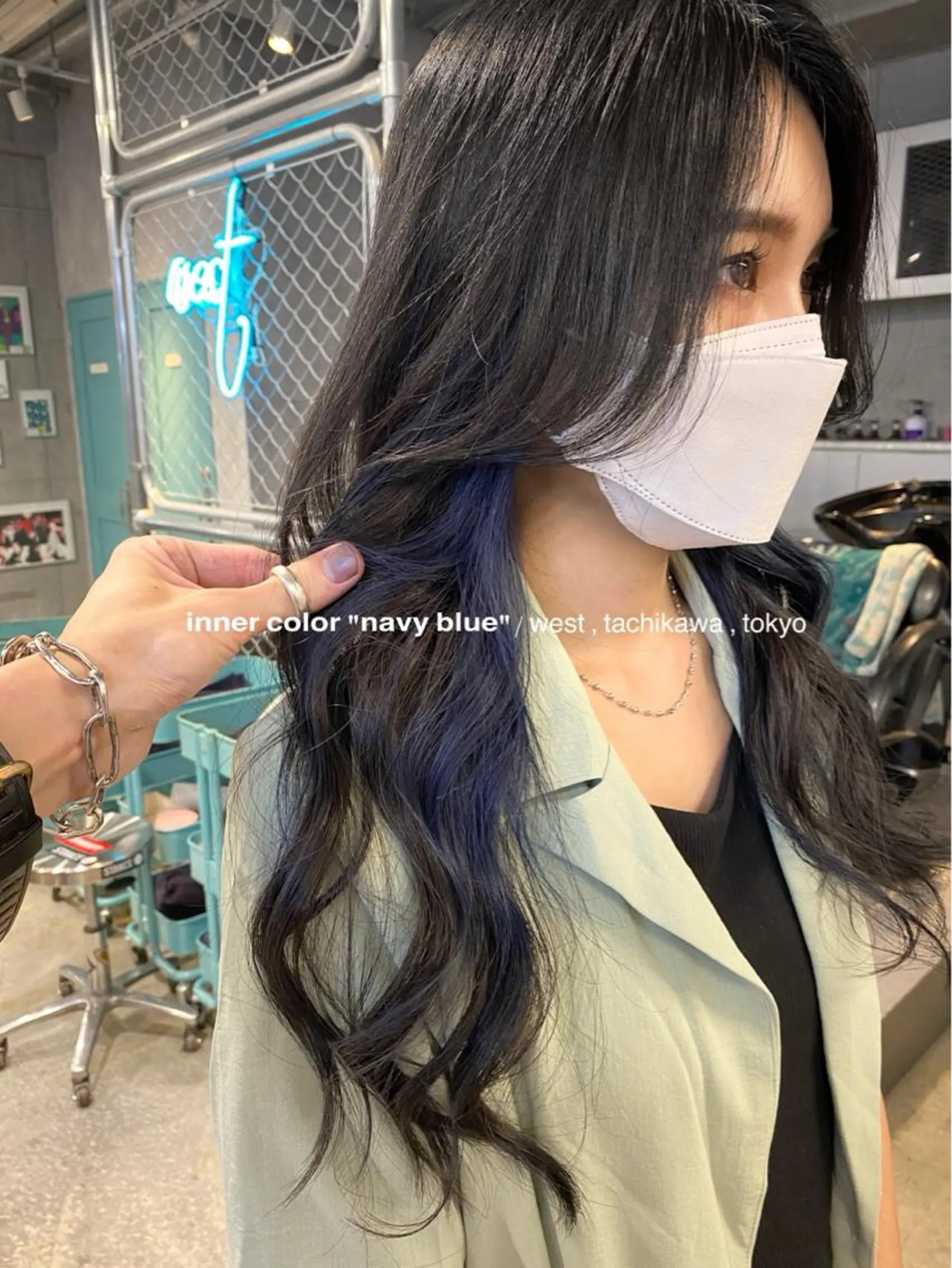 ロング カラー 黒髪 ブルーカラー ブルーブラック イヤリングカラー インナーカラー 竹嶌 健吾のヘアスタイル