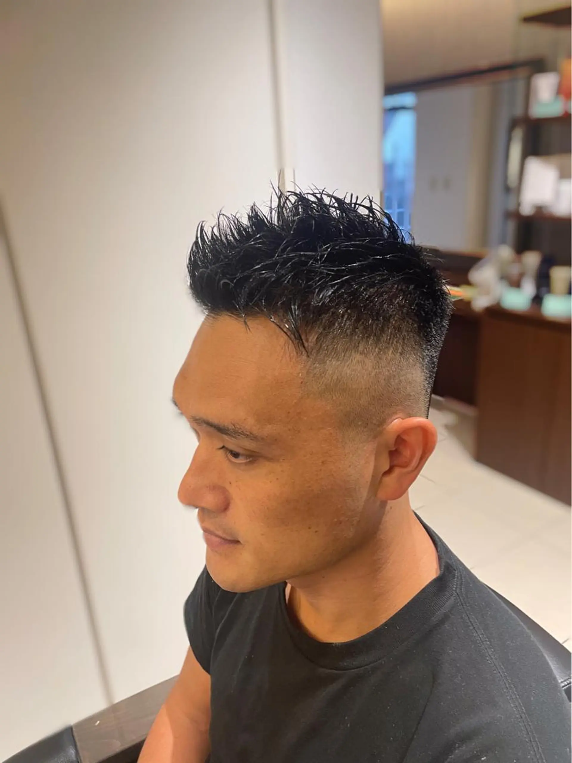 ショート パーマ メンズ フェードカット スキンフェード カット パーマ 岡崎 隆晟のヘアスタイル