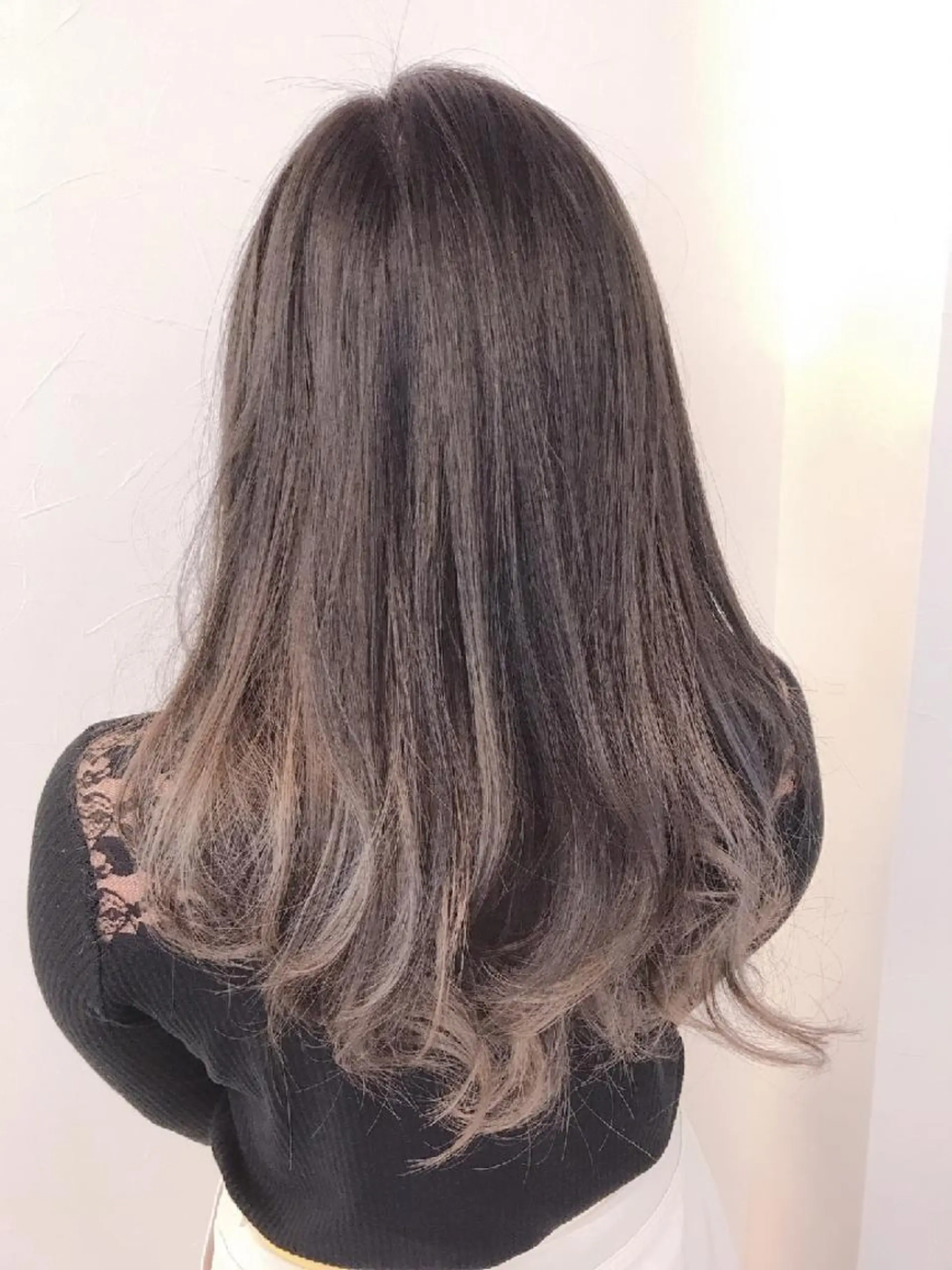 ロング カラー アッシュ ベージュカラー ブリーチ ブラウンカラー ラテベージュ デザインカラー 髪質改善Lilithのその他イメージ